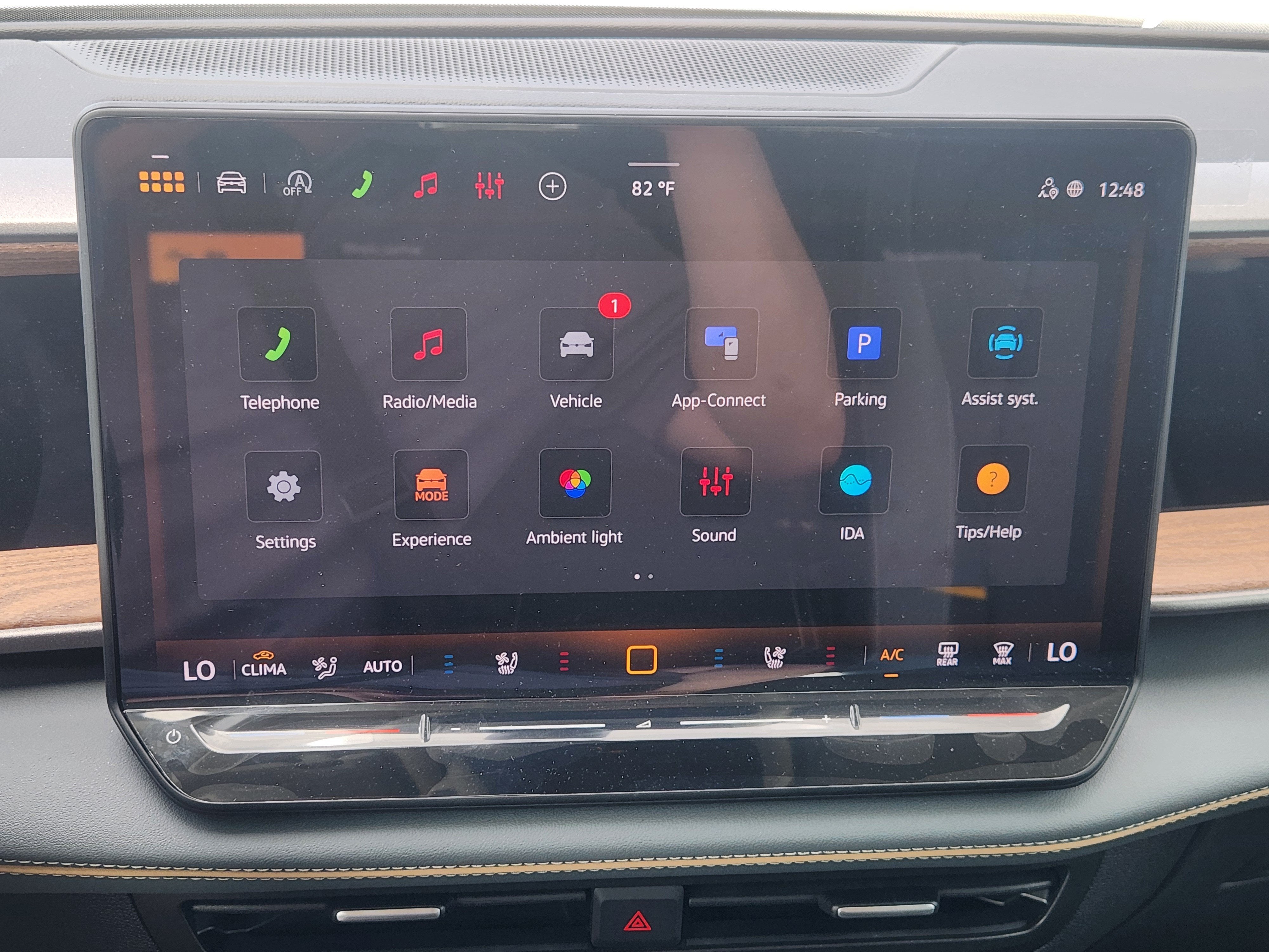 2027 Volkswagen Atlas SE w/Technology