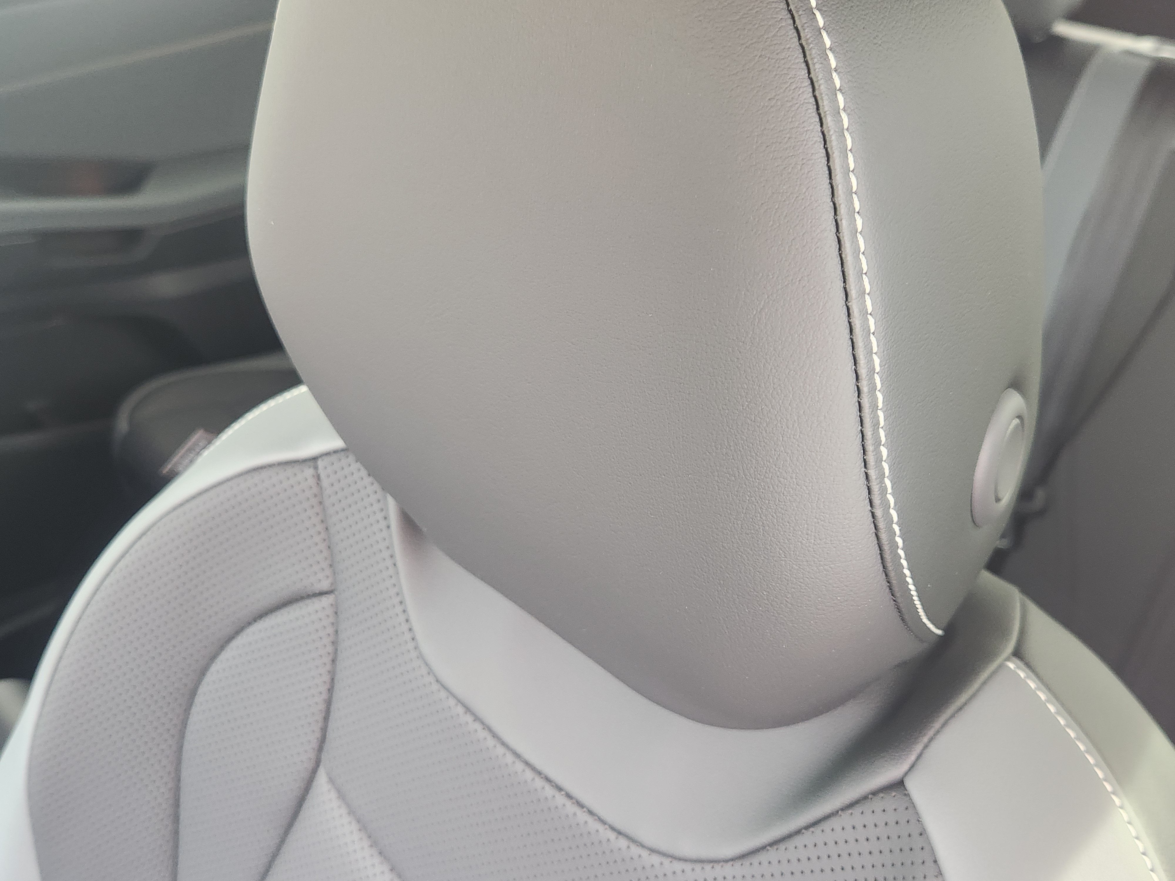 2027 Volkswagen Atlas SE w/Technology