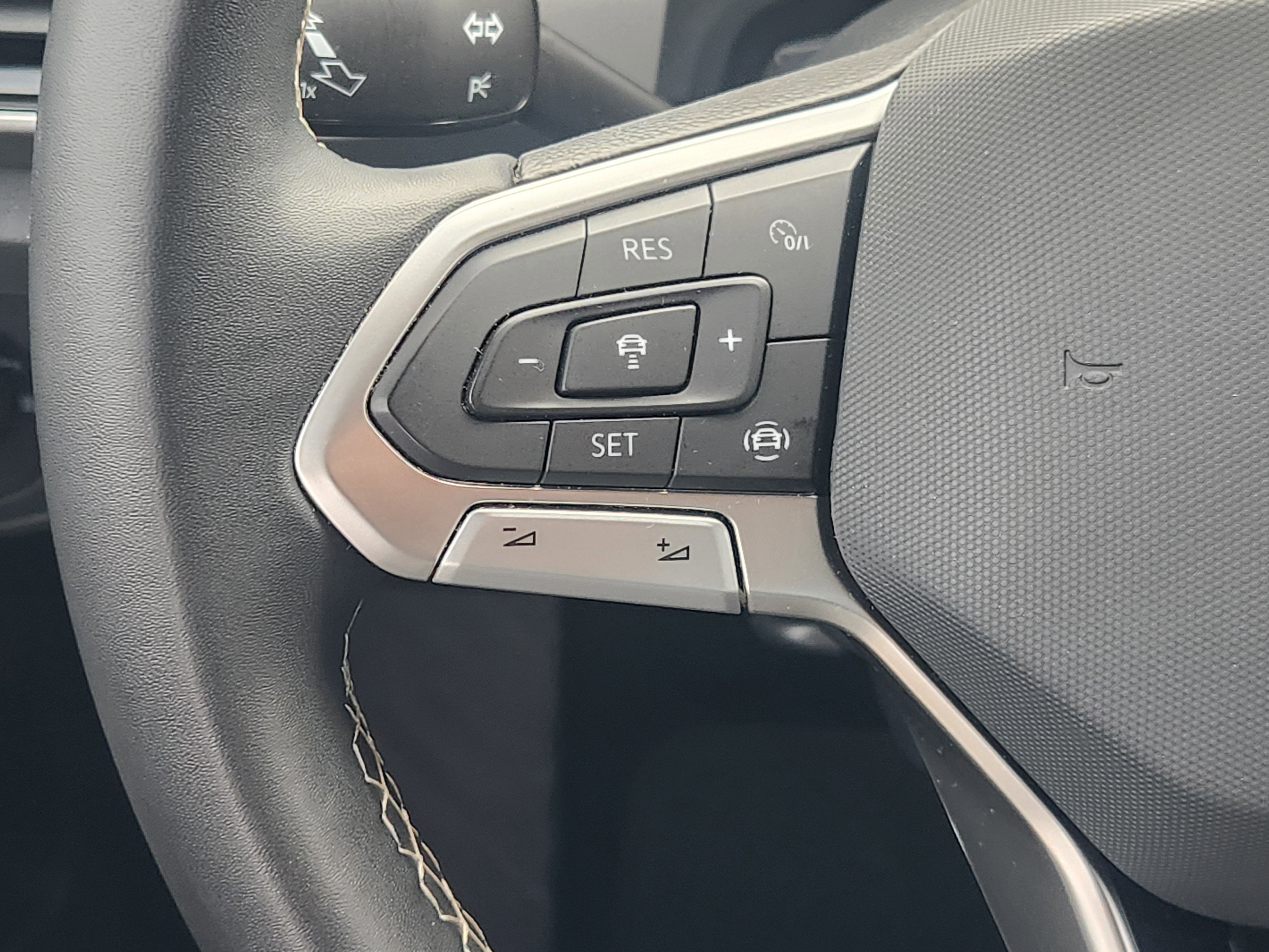 2023 Volkswagen Atlas Cross Sport 2.0T SE w/Technology