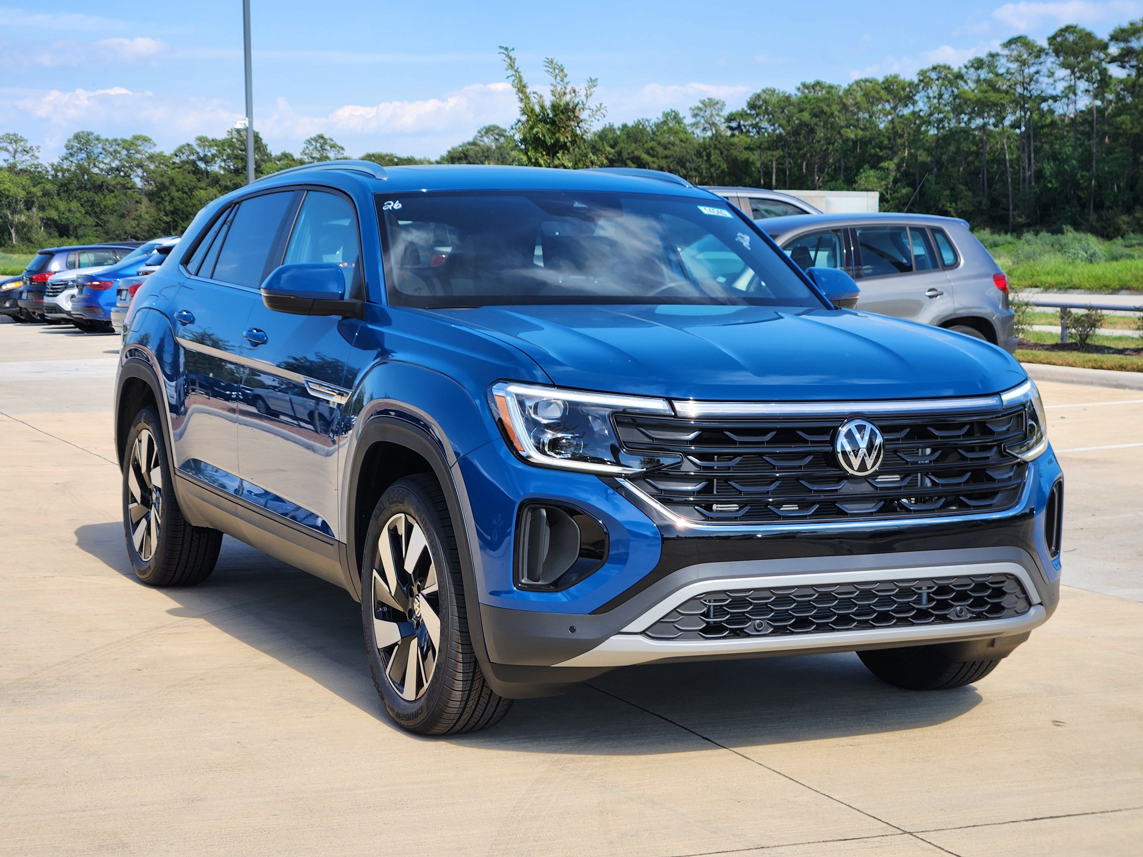 2026 Volkswagen Atlas Cross Sport 2.0T SE w/Technology
