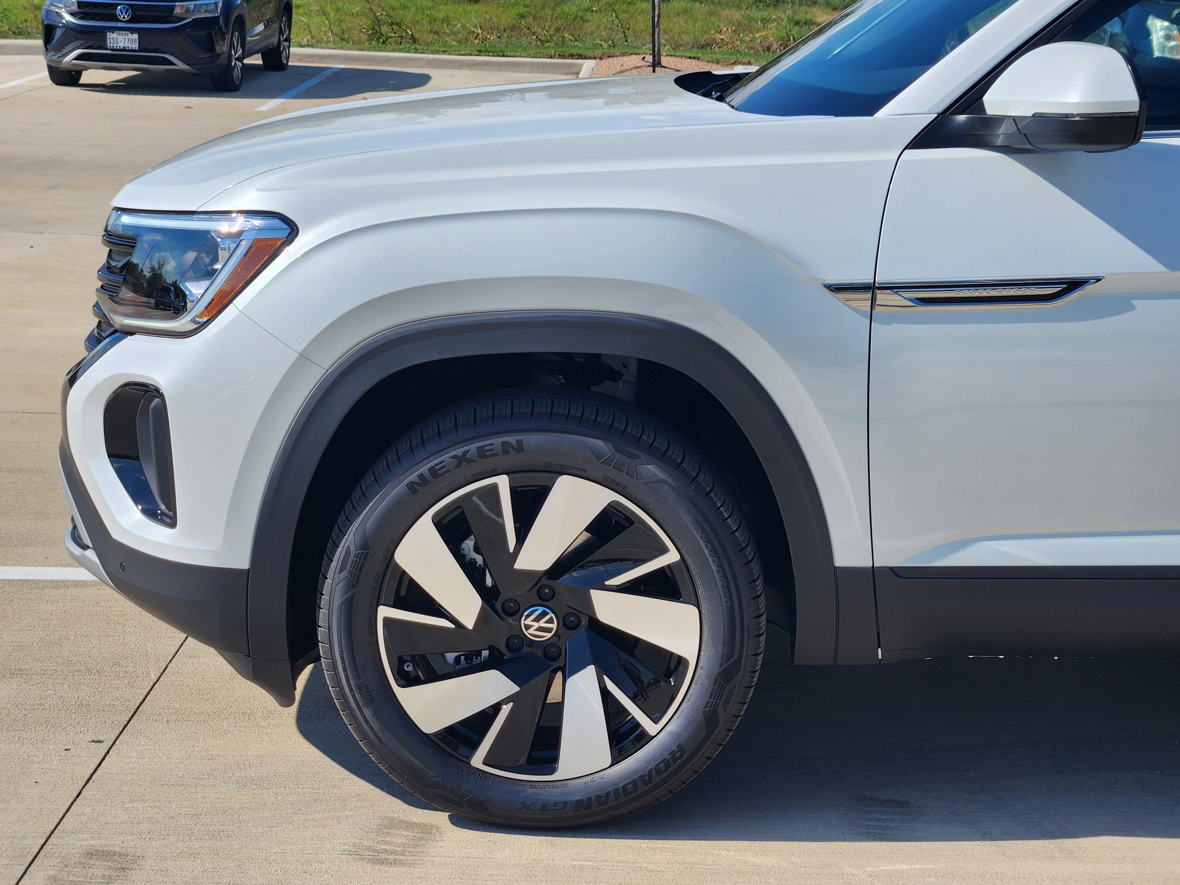 2026 Volkswagen Atlas Cross Sport 2.0T SE w/Technology
