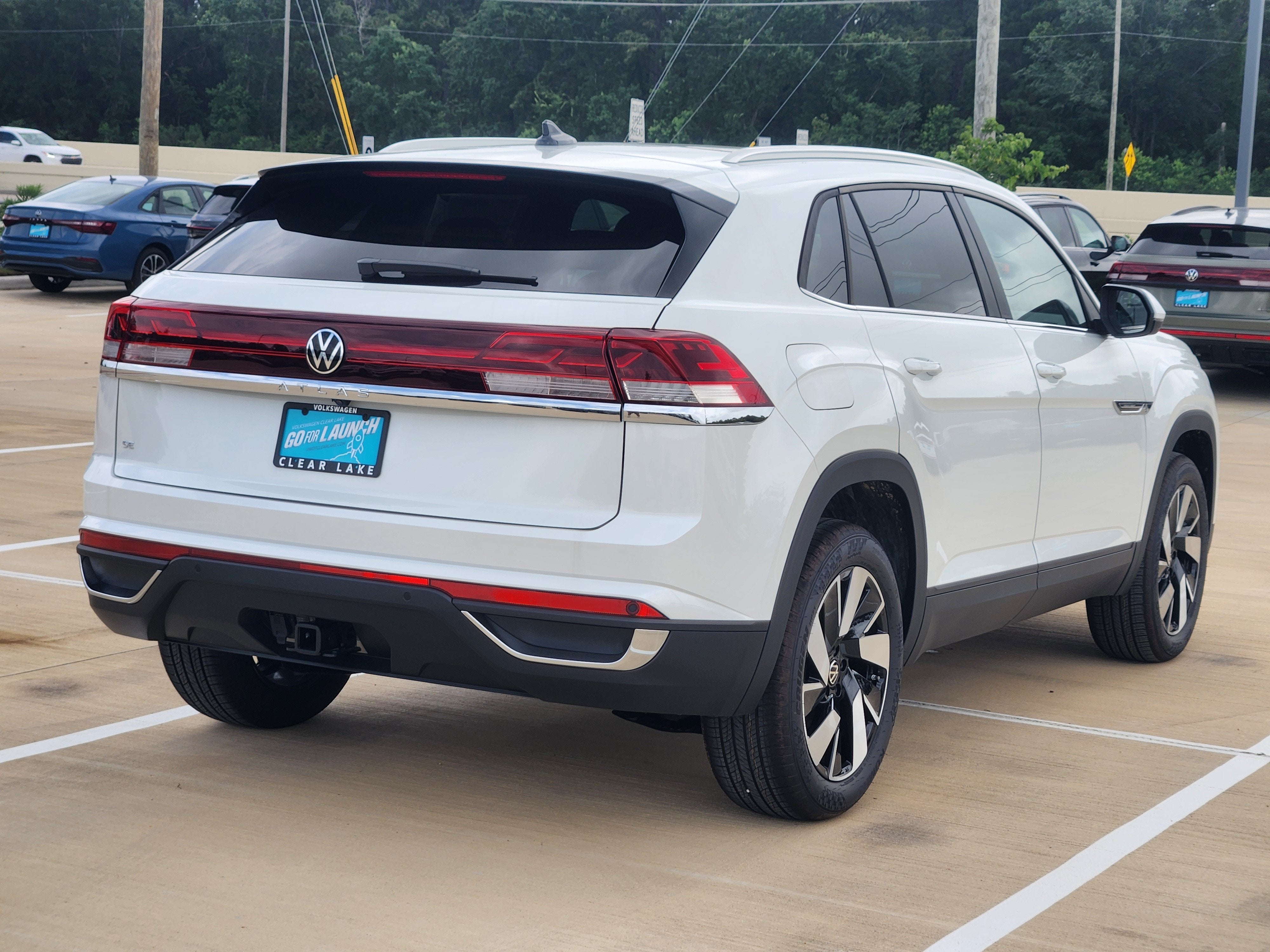2026 Volkswagen Atlas Cross Sport 2.0T SE w/Technology
