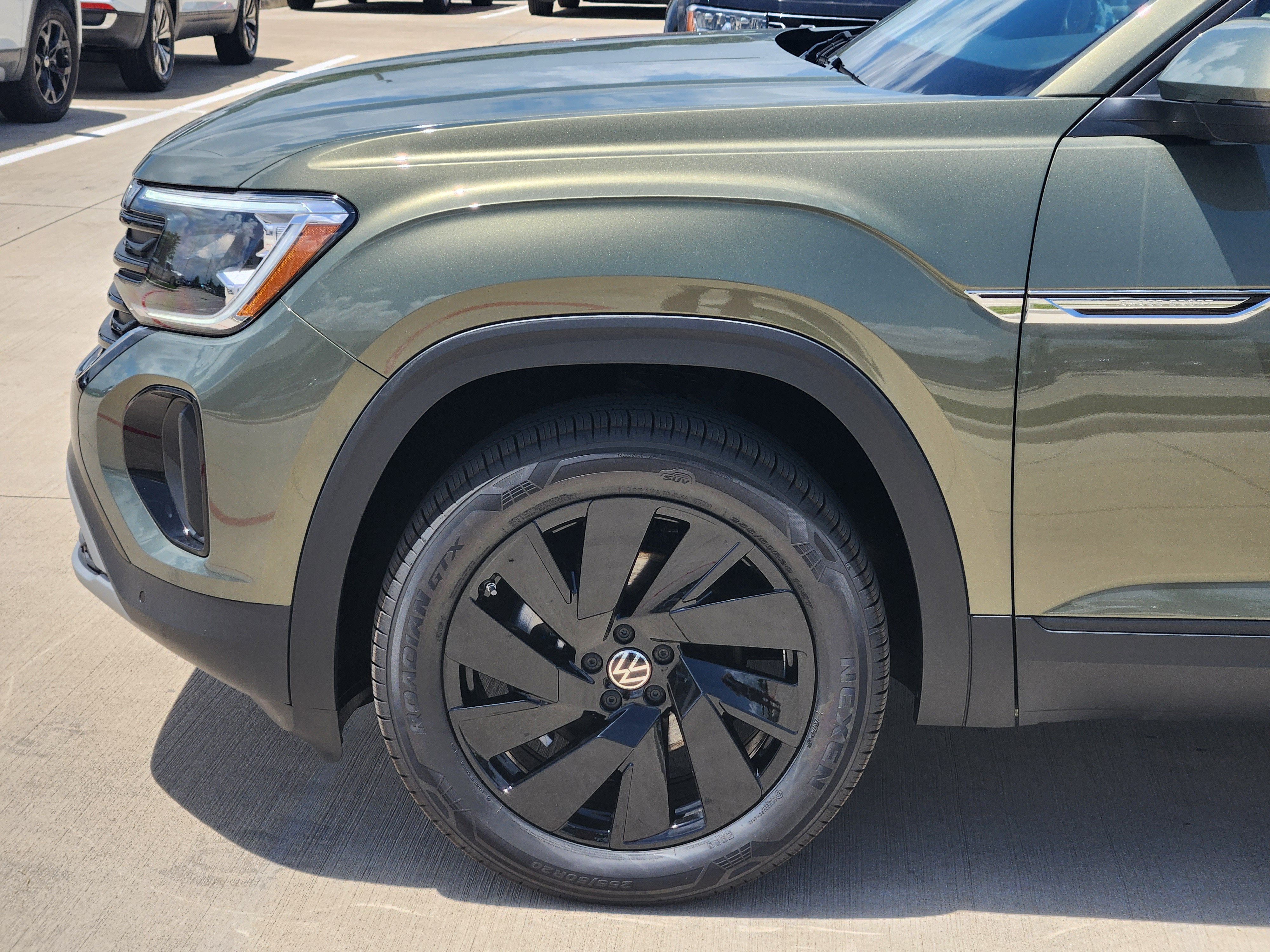 2026 Volkswagen Atlas Cross Sport 2.0T SE w/Technology