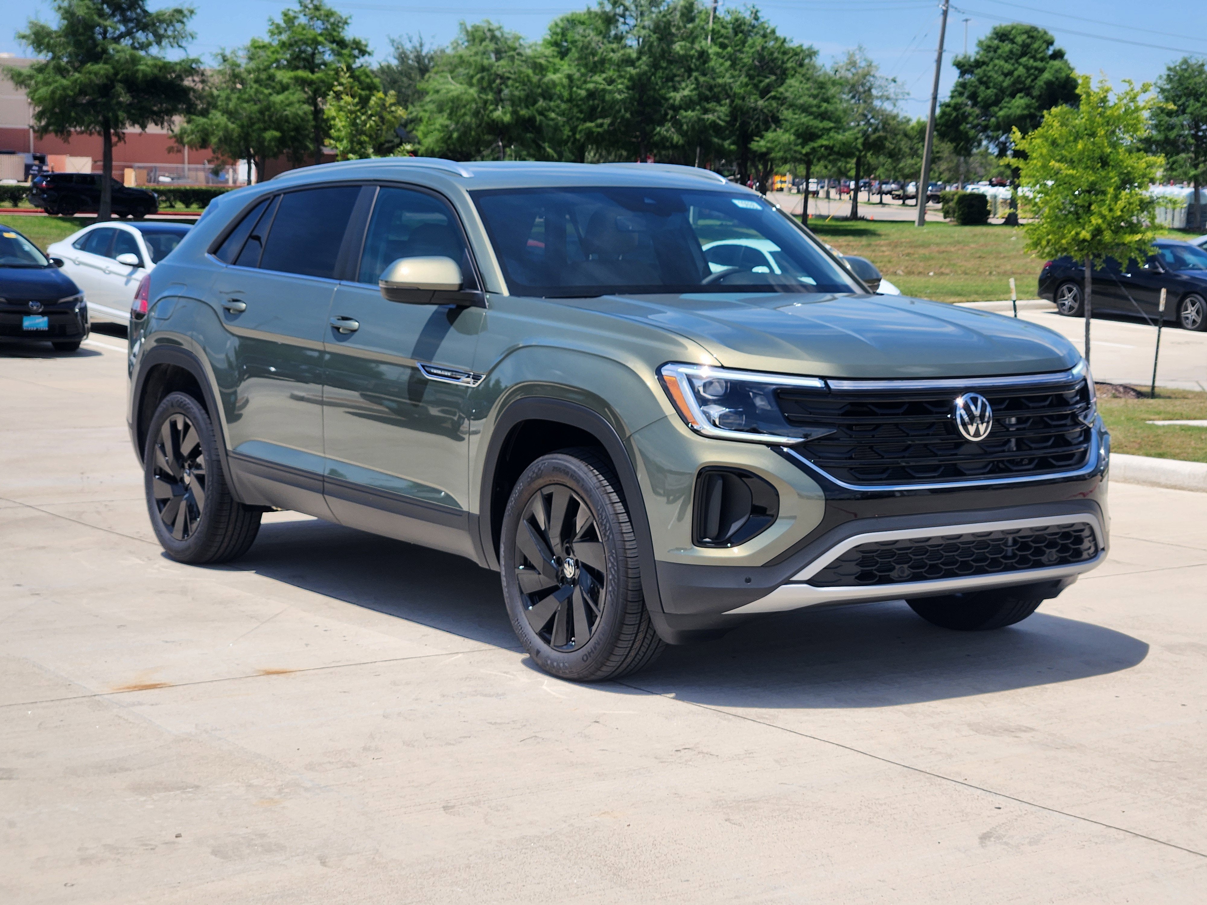 2026 Volkswagen Atlas Cross Sport 2.0T SE w/Technology