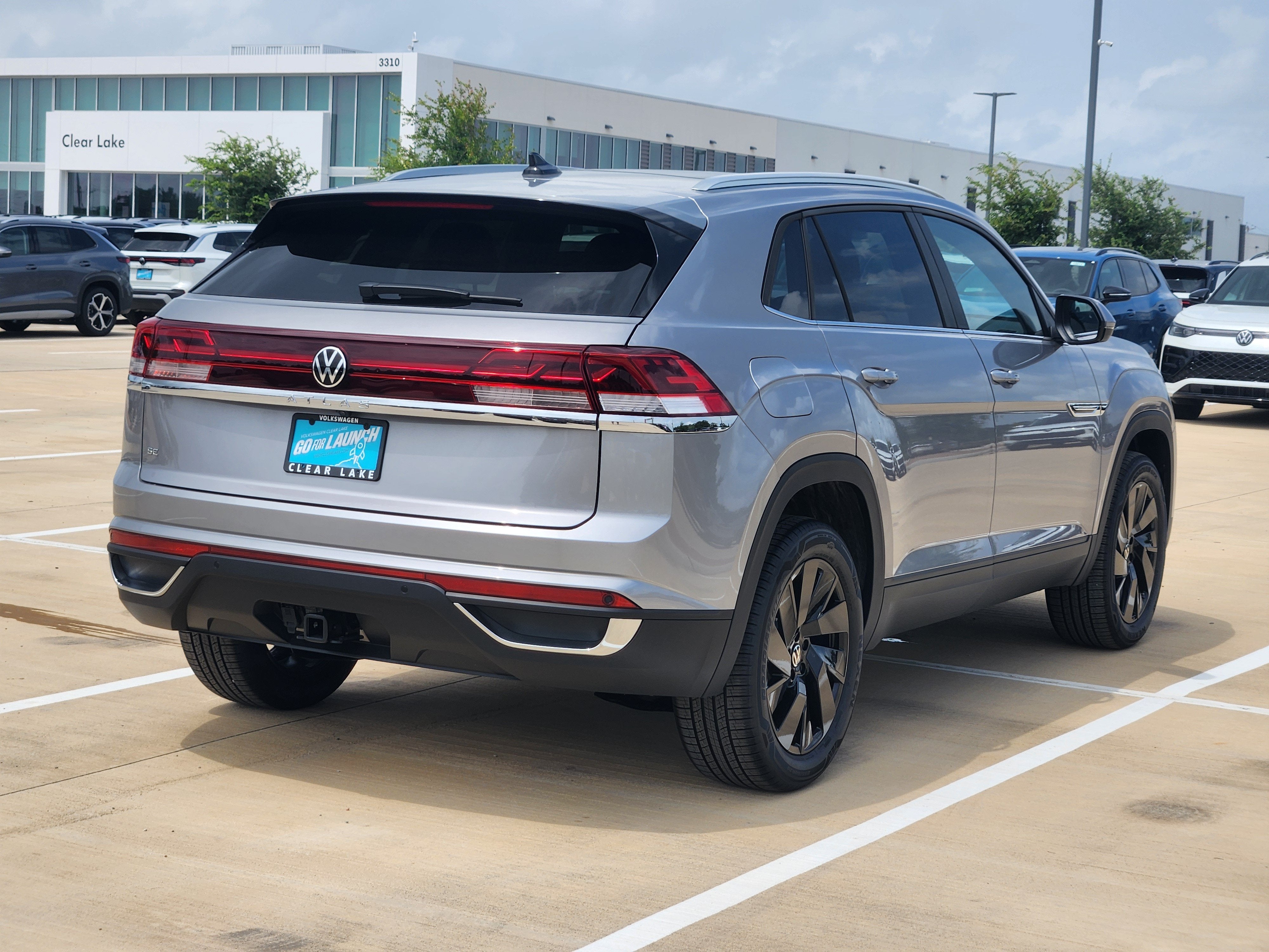 2026 Volkswagen Atlas Cross Sport 2.0T SE w/Technology