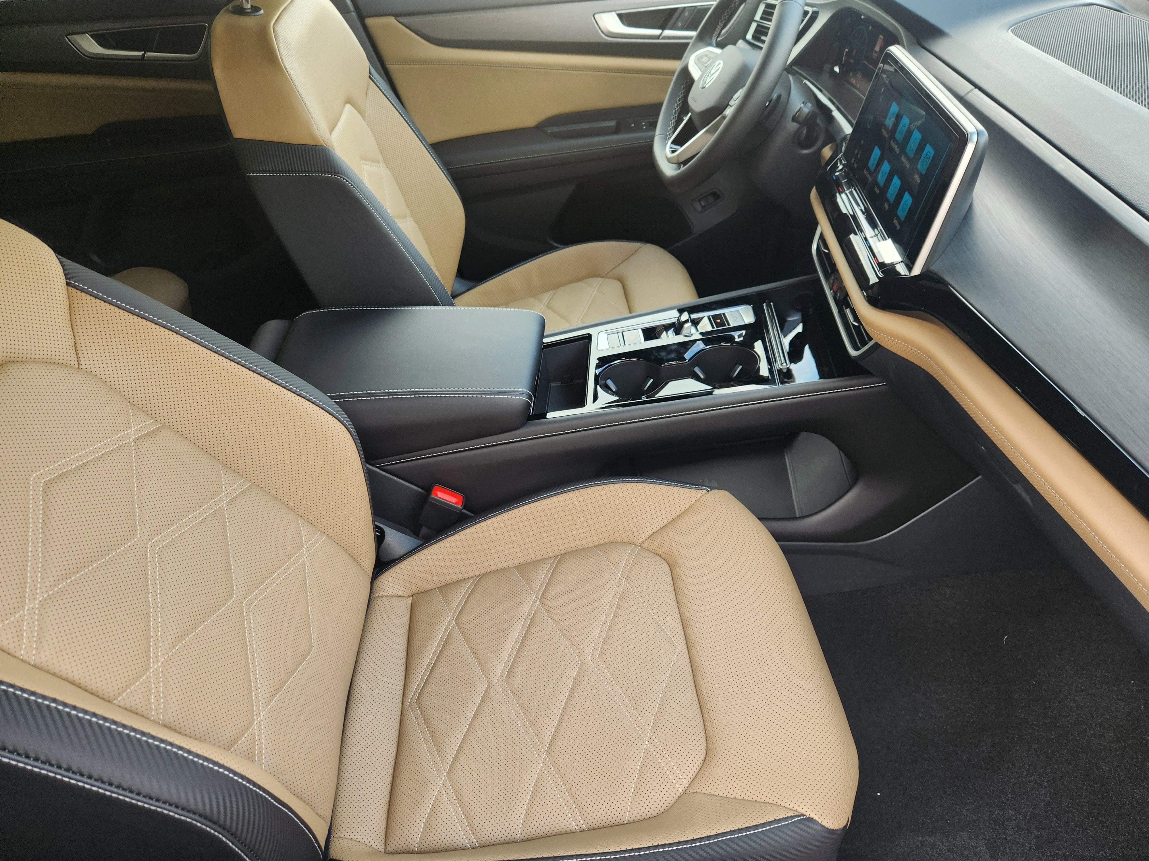 2026 Volkswagen Atlas Cross Sport 2.0T SE w/Technology