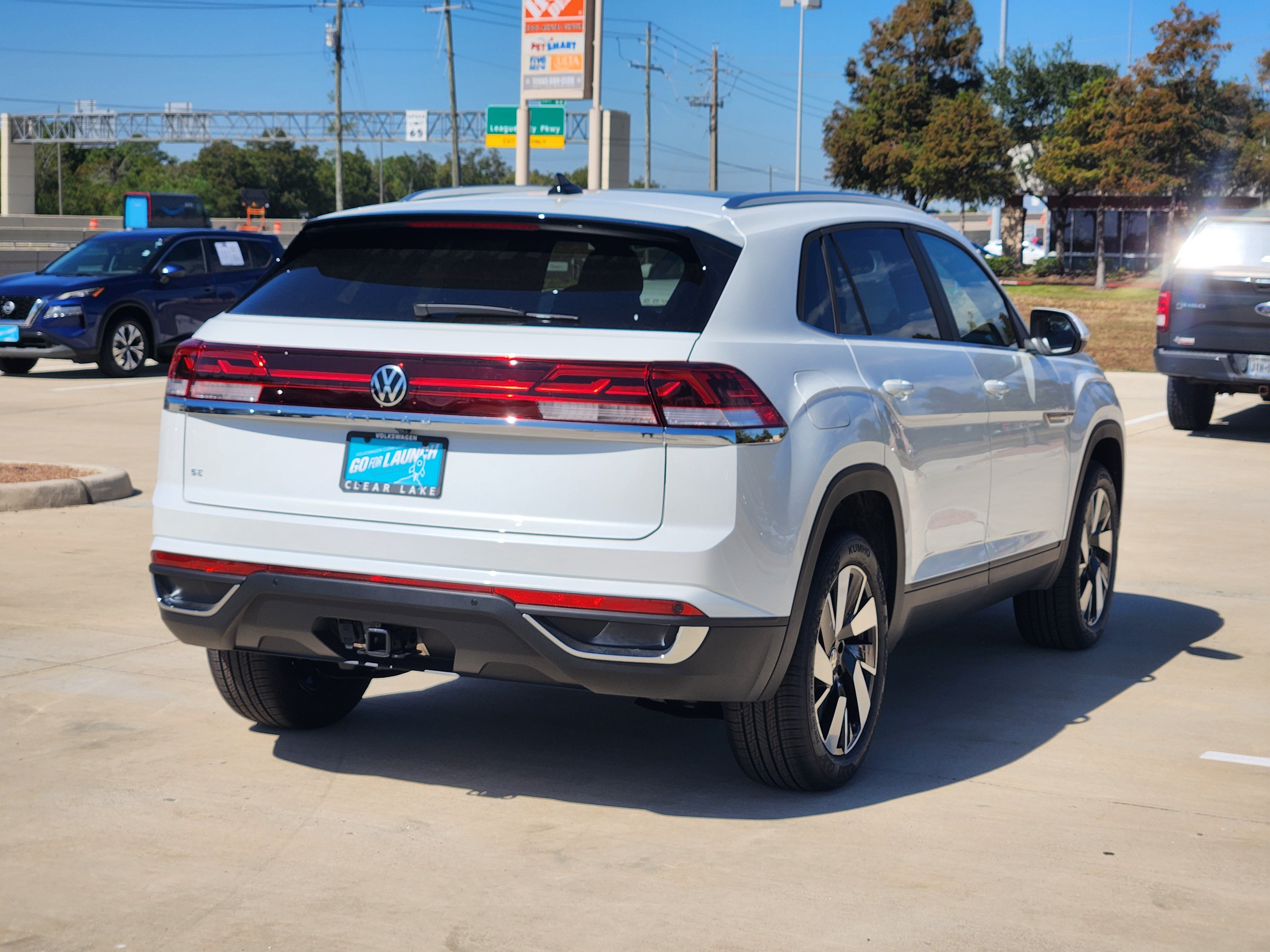 2026 Volkswagen Atlas Cross Sport 2.0T SE w/Technology