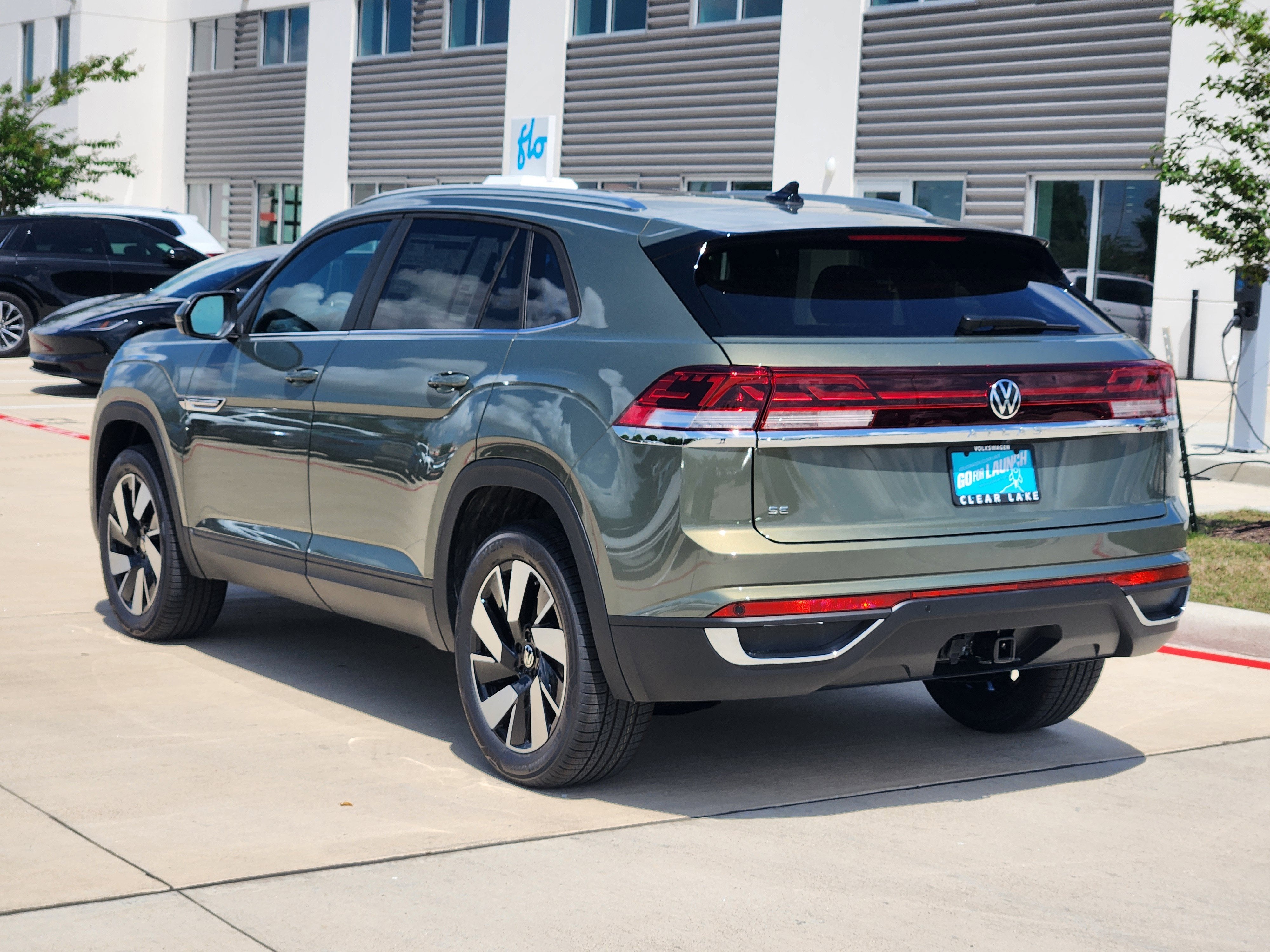 2026 Volkswagen Atlas Cross Sport 2.0T SE w/Technology