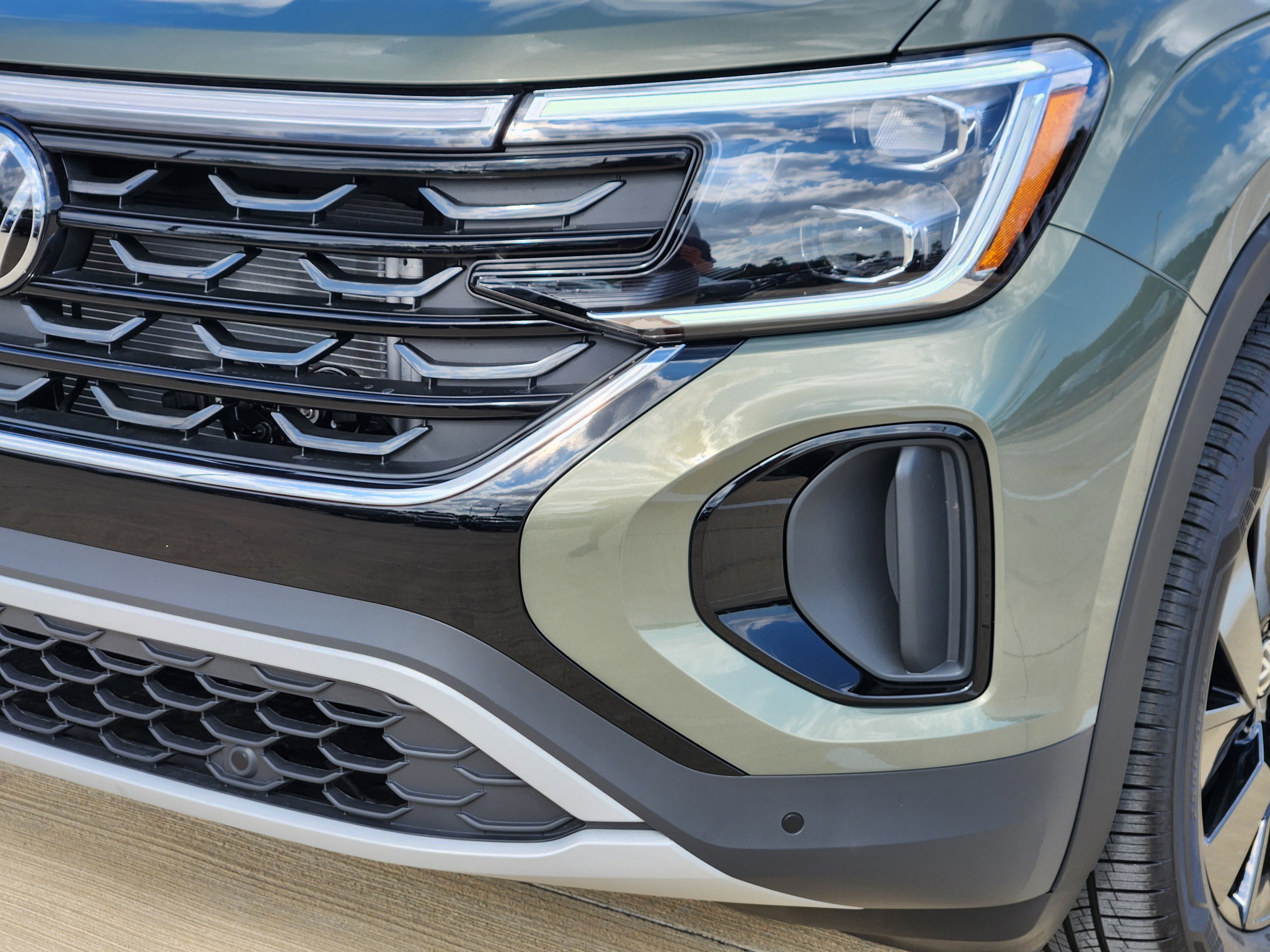 2026 Volkswagen Atlas Cross Sport 2.0T SE w/Technology