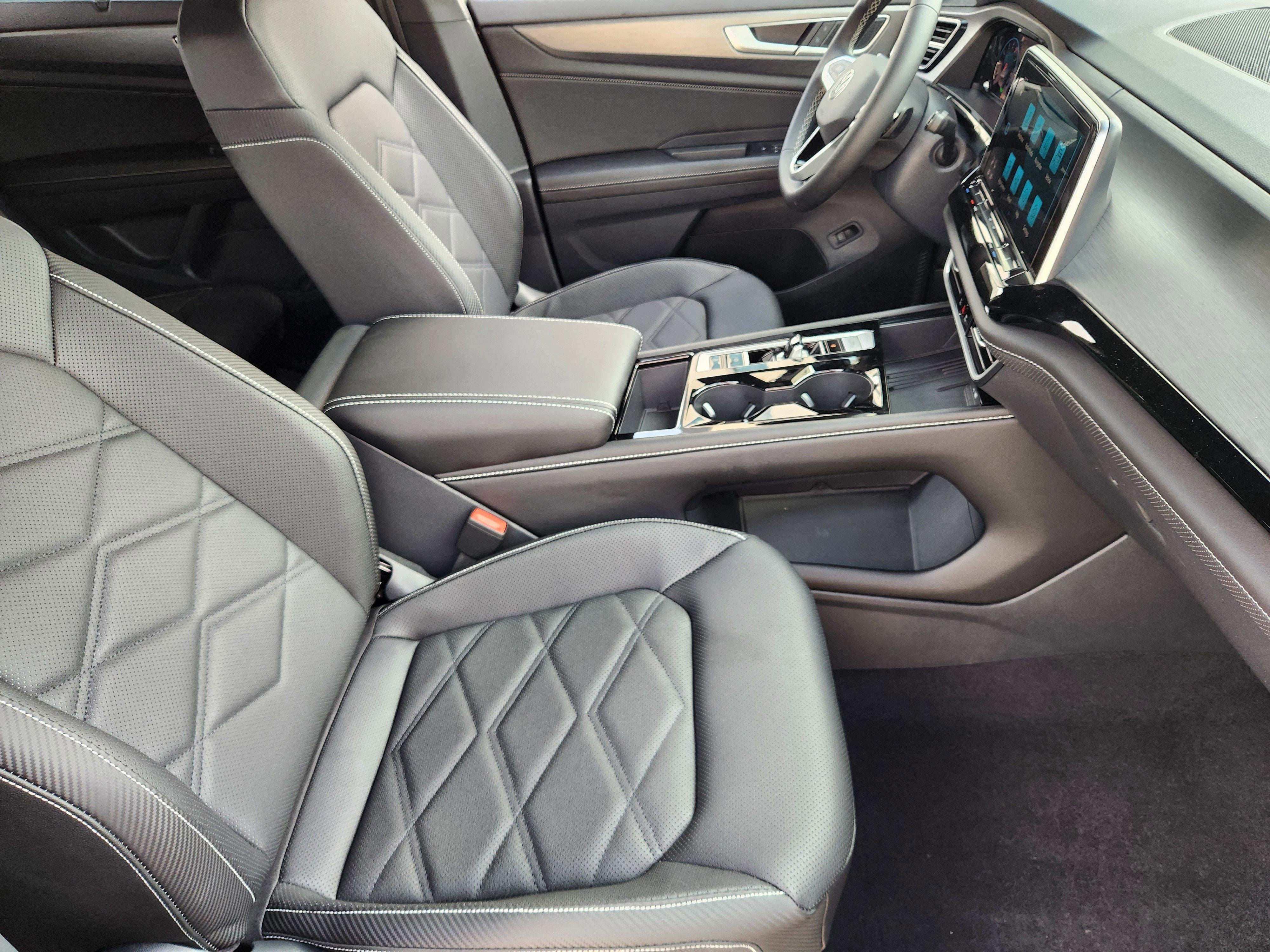 2026 Volkswagen Atlas Cross Sport 2.0T SE w/Technology