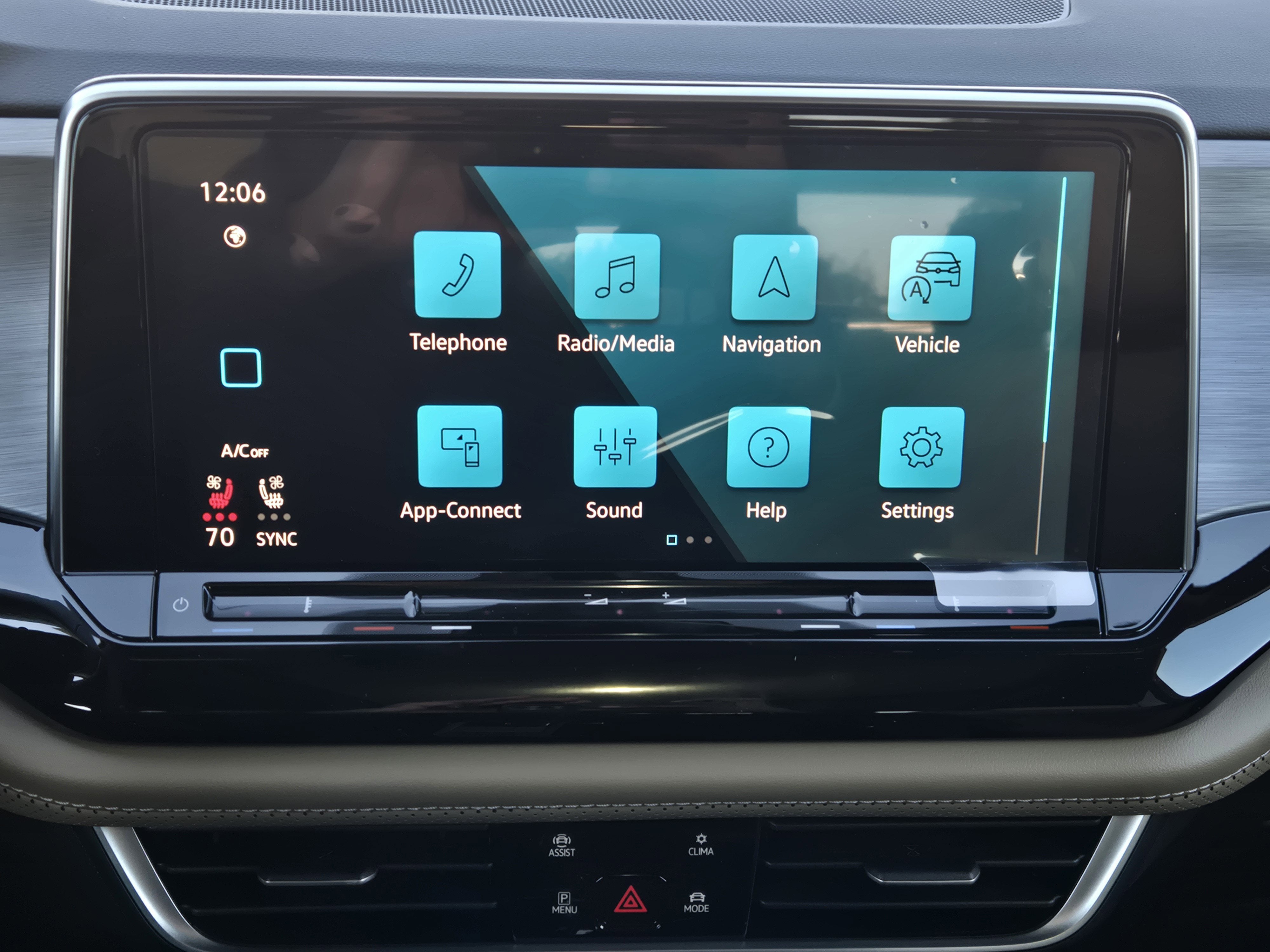 2026 Volkswagen Atlas Cross Sport 2.0T SE w/Technology