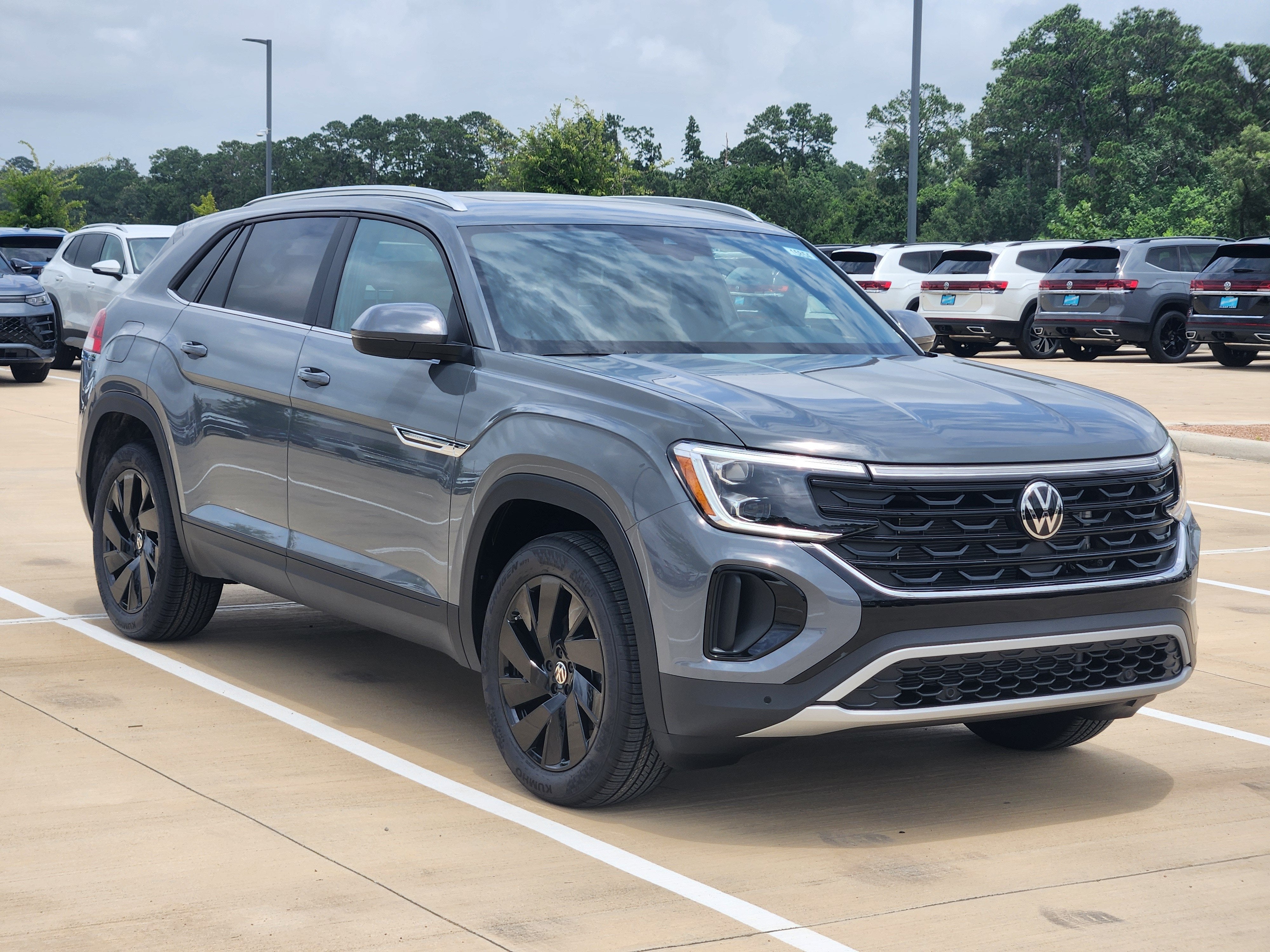 2026 Volkswagen Atlas Cross Sport 2.0T SE w/Technology