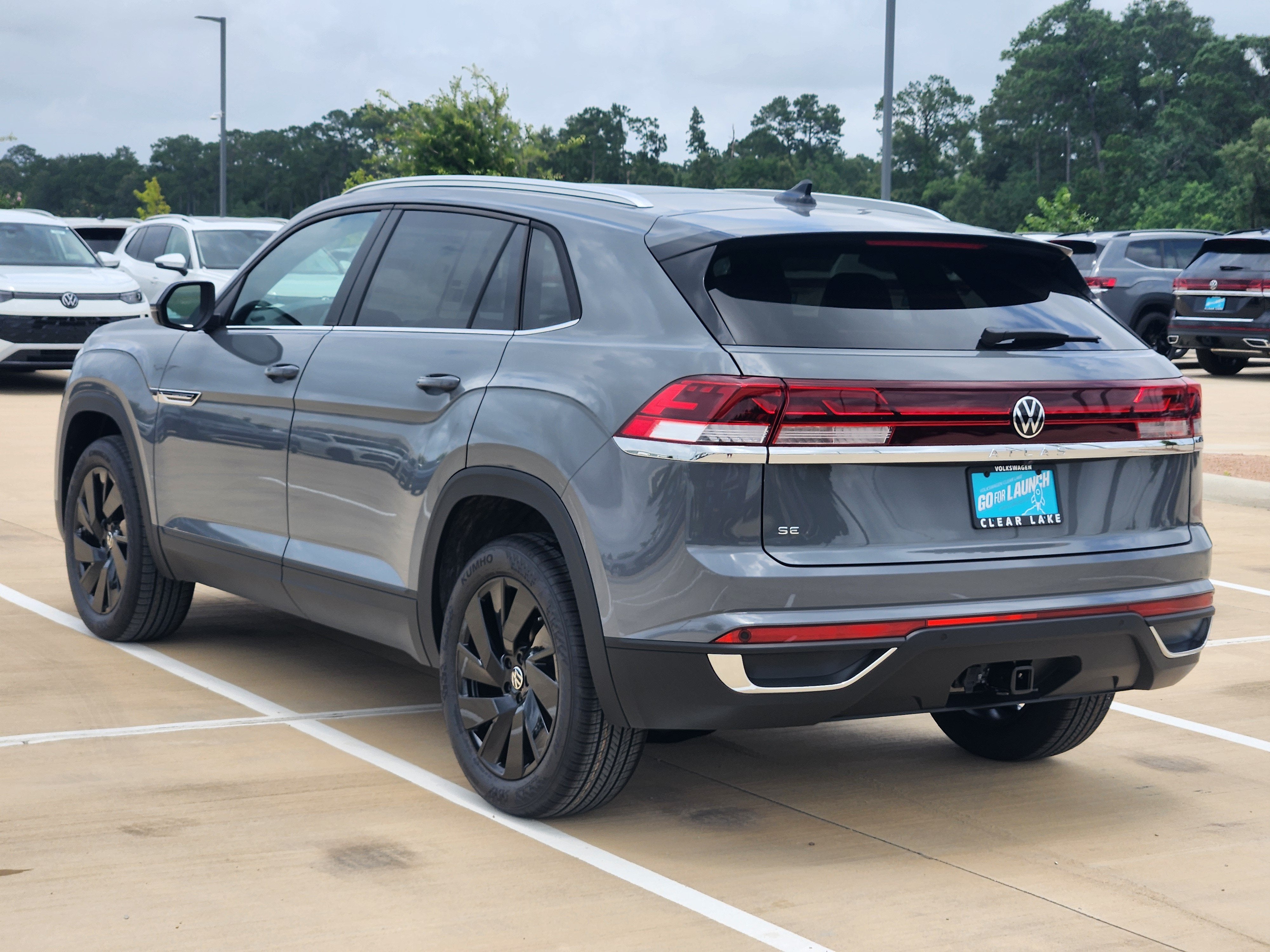 2026 Volkswagen Atlas Cross Sport 2.0T SE w/Technology
