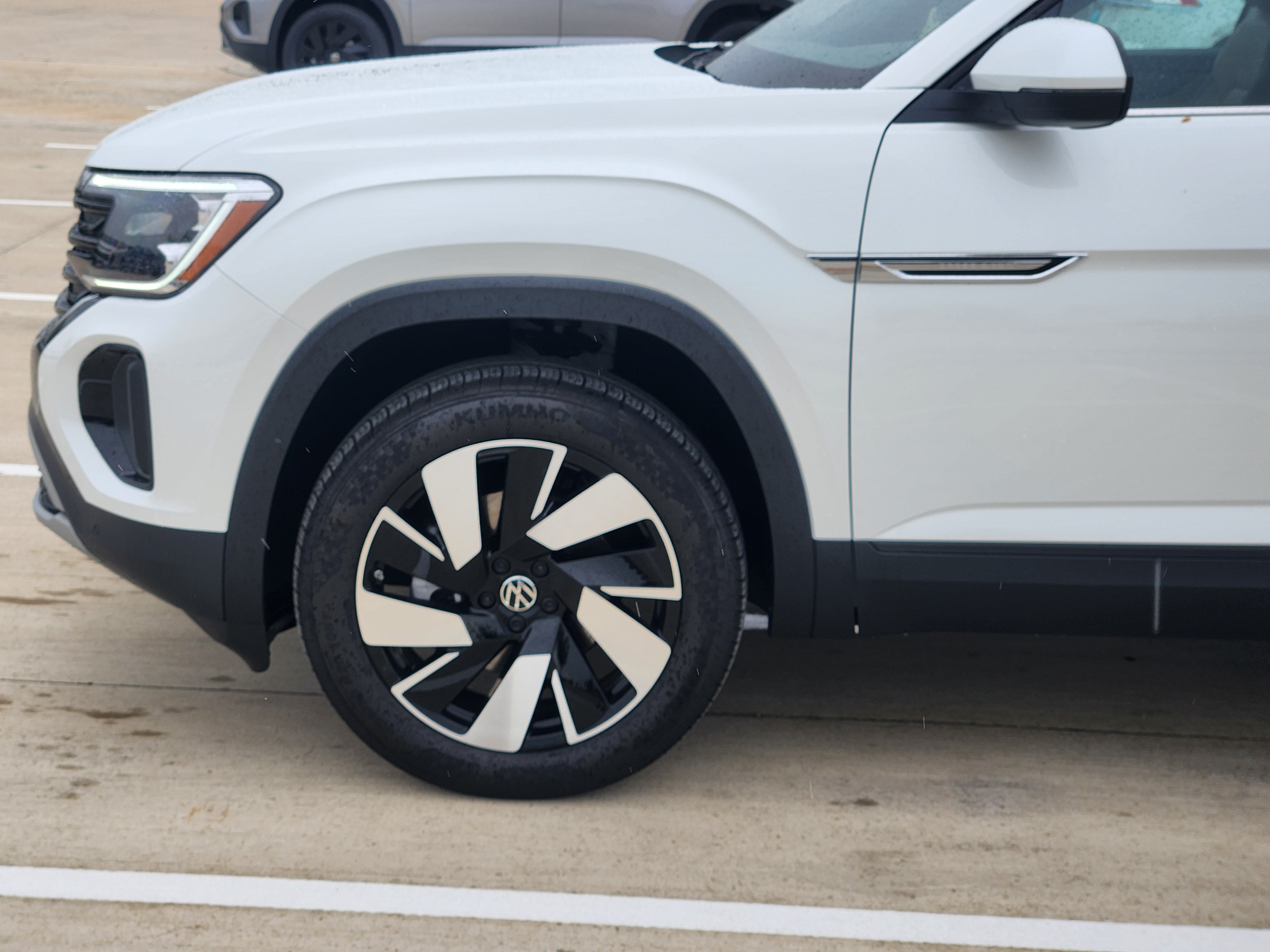 2026 Volkswagen Atlas Cross Sport 2.0T SE w/Technology
