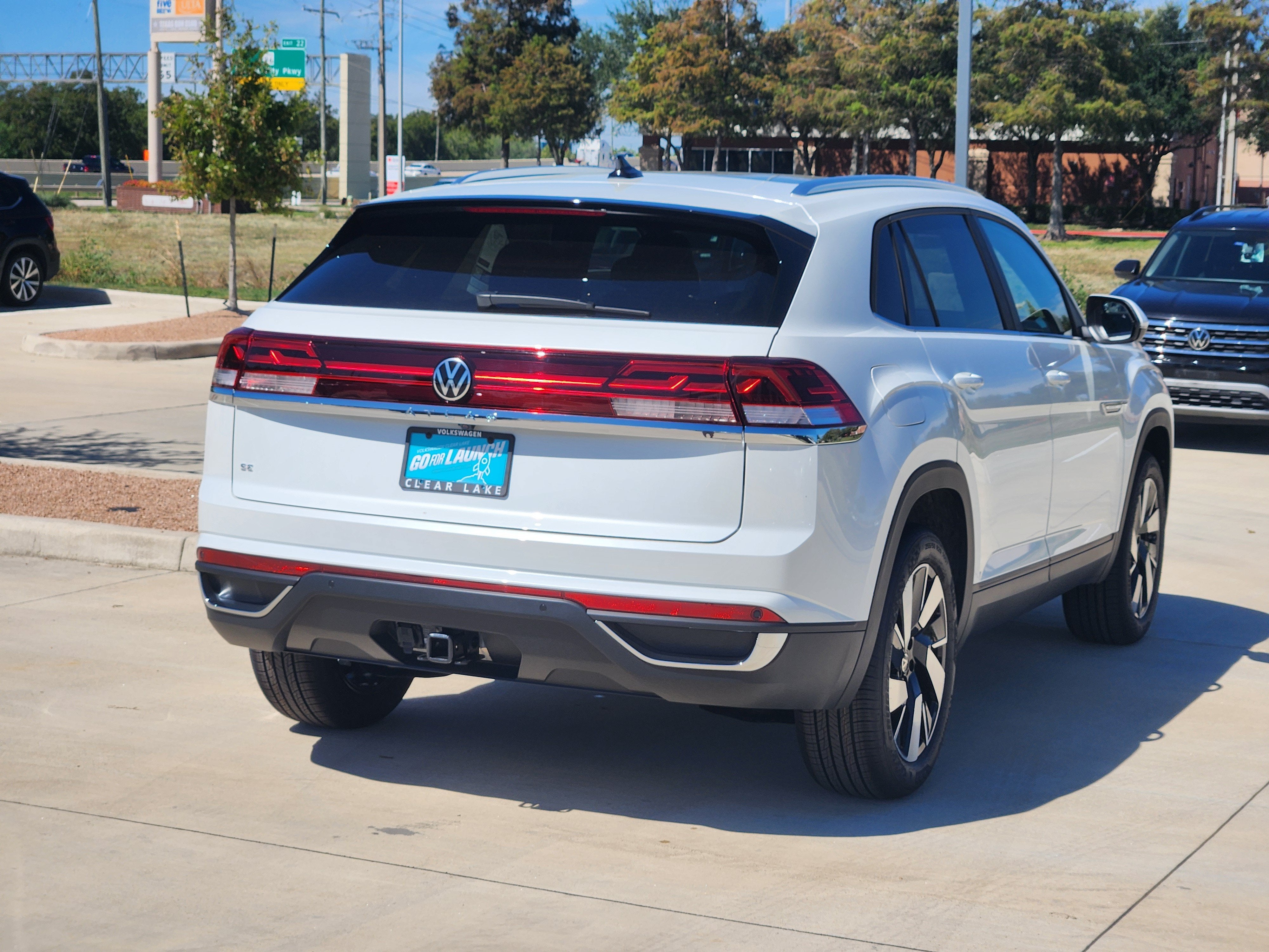 2026 Volkswagen Atlas Cross Sport 2.0T SE w/Technology