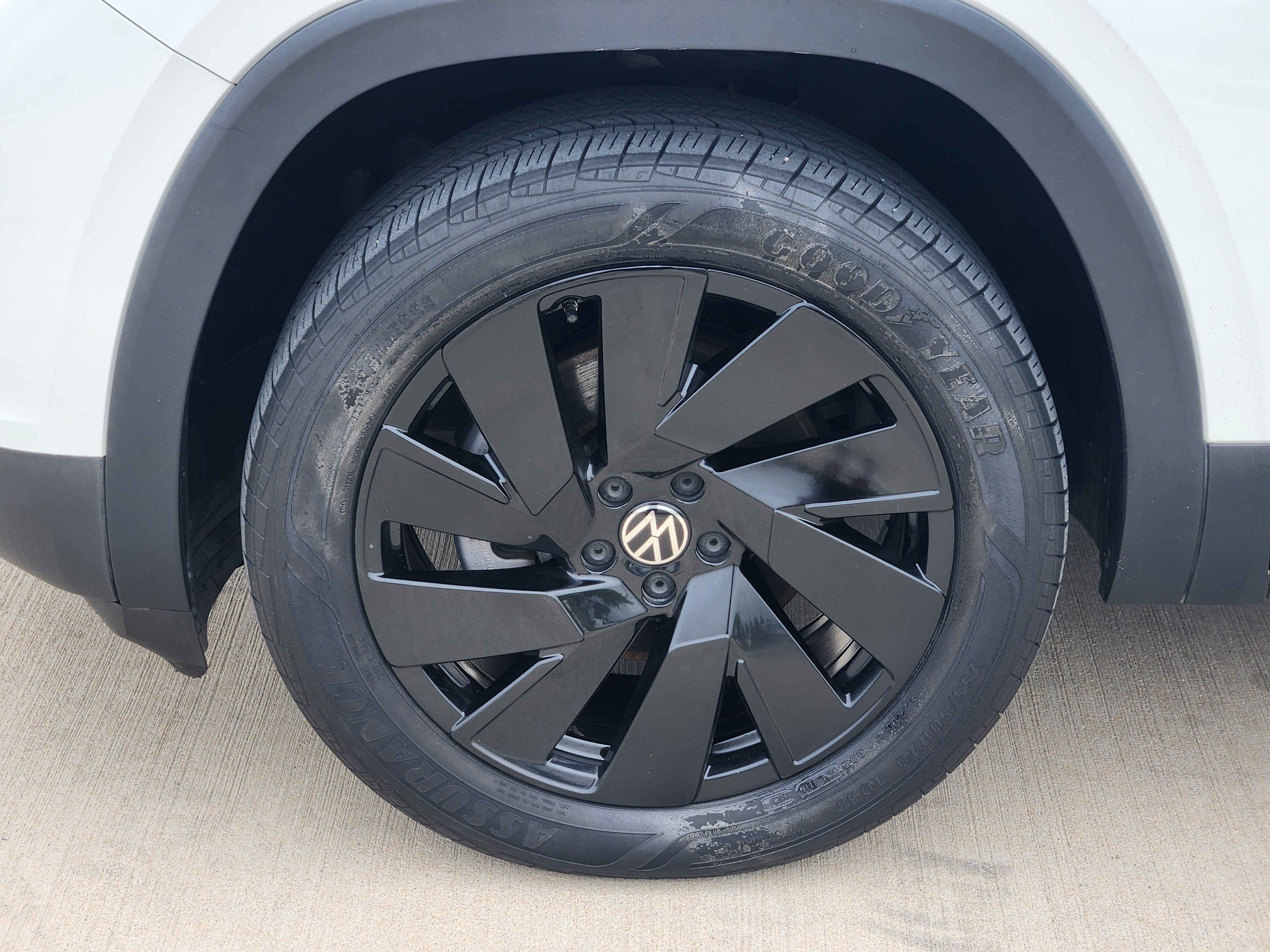 2024 Volkswagen Atlas Cross Sport 2.0T SE w/Technology