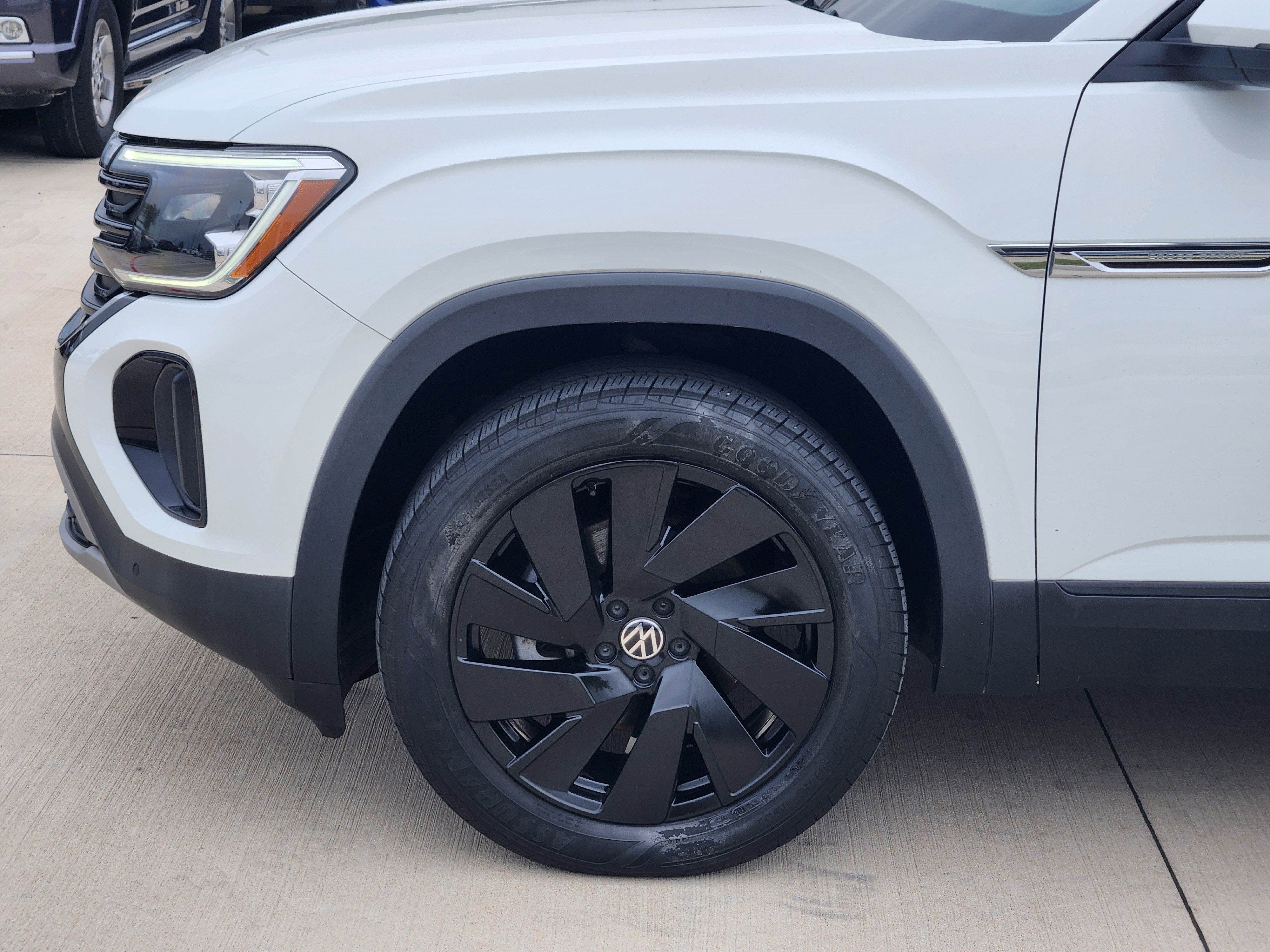 2024 Volkswagen Atlas Cross Sport 2.0T SE w/Technology