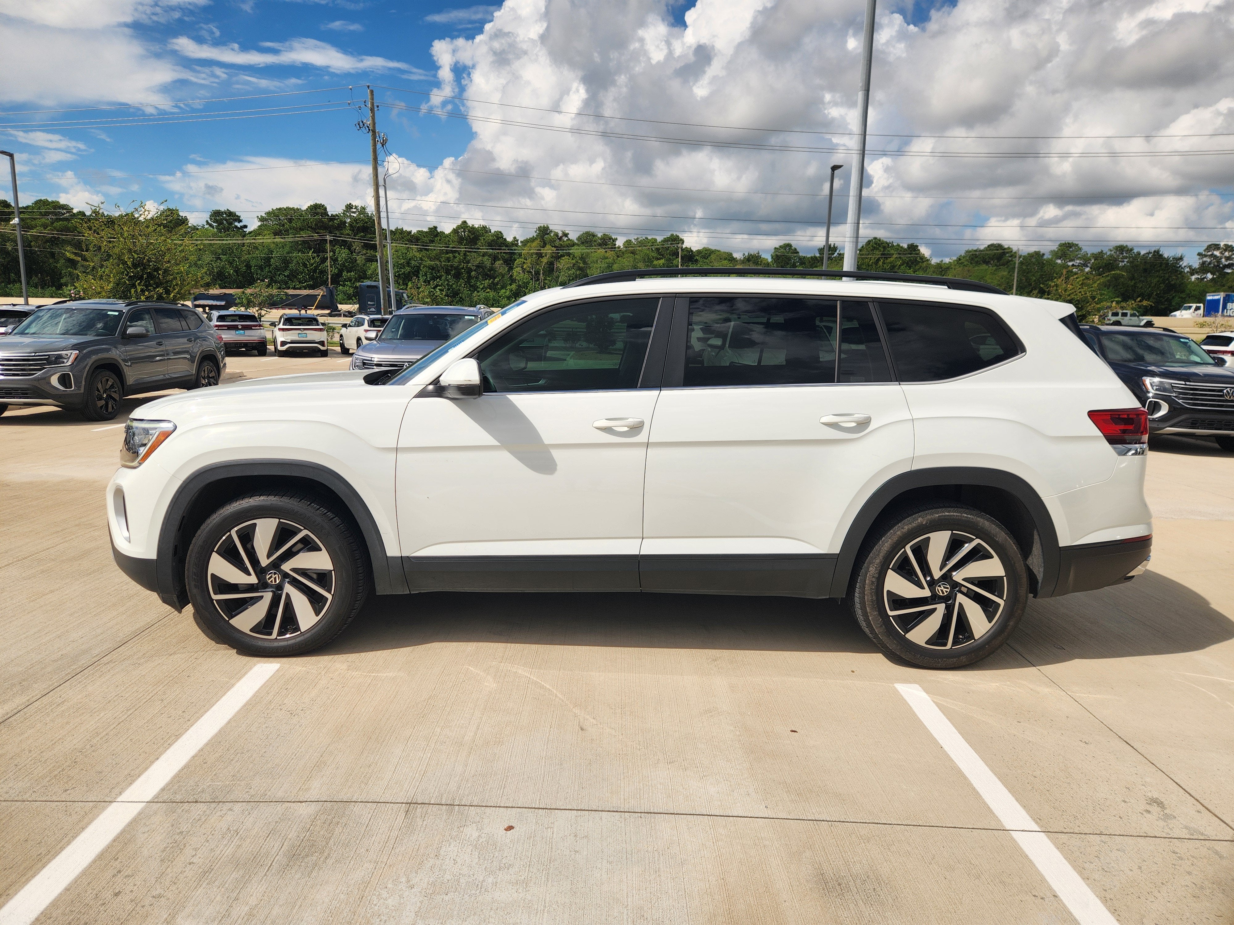 2024 Volkswagen Atlas 2.0T SE w/Technology