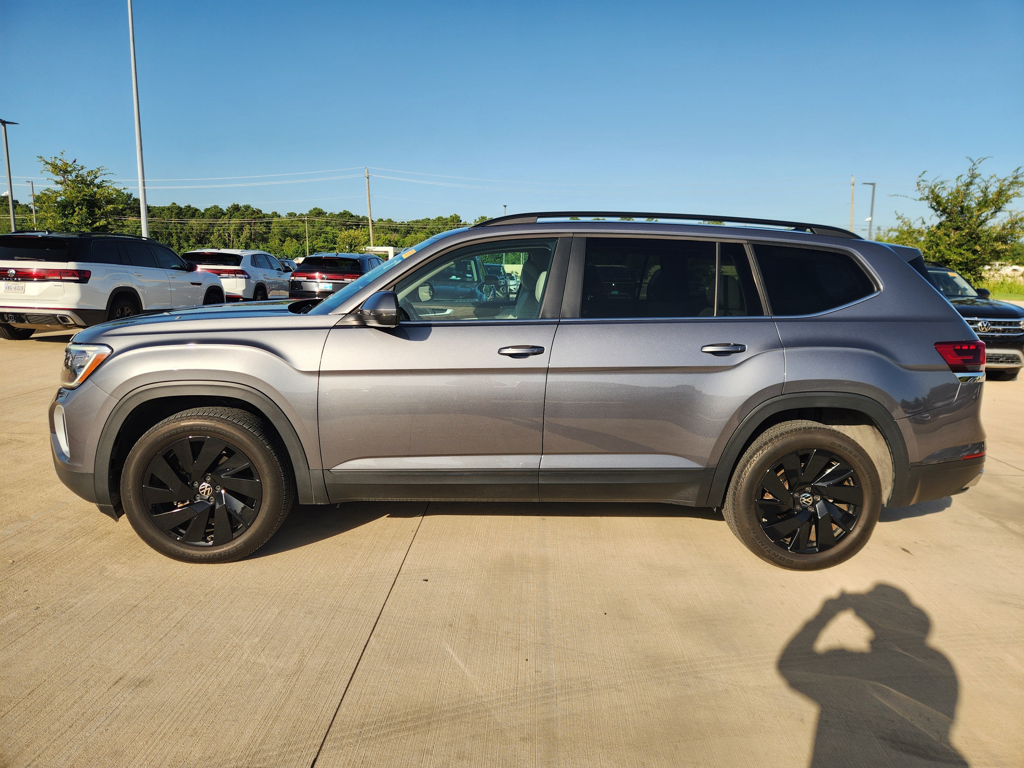 2024 Volkswagen Atlas 2.0T SE w/Technology