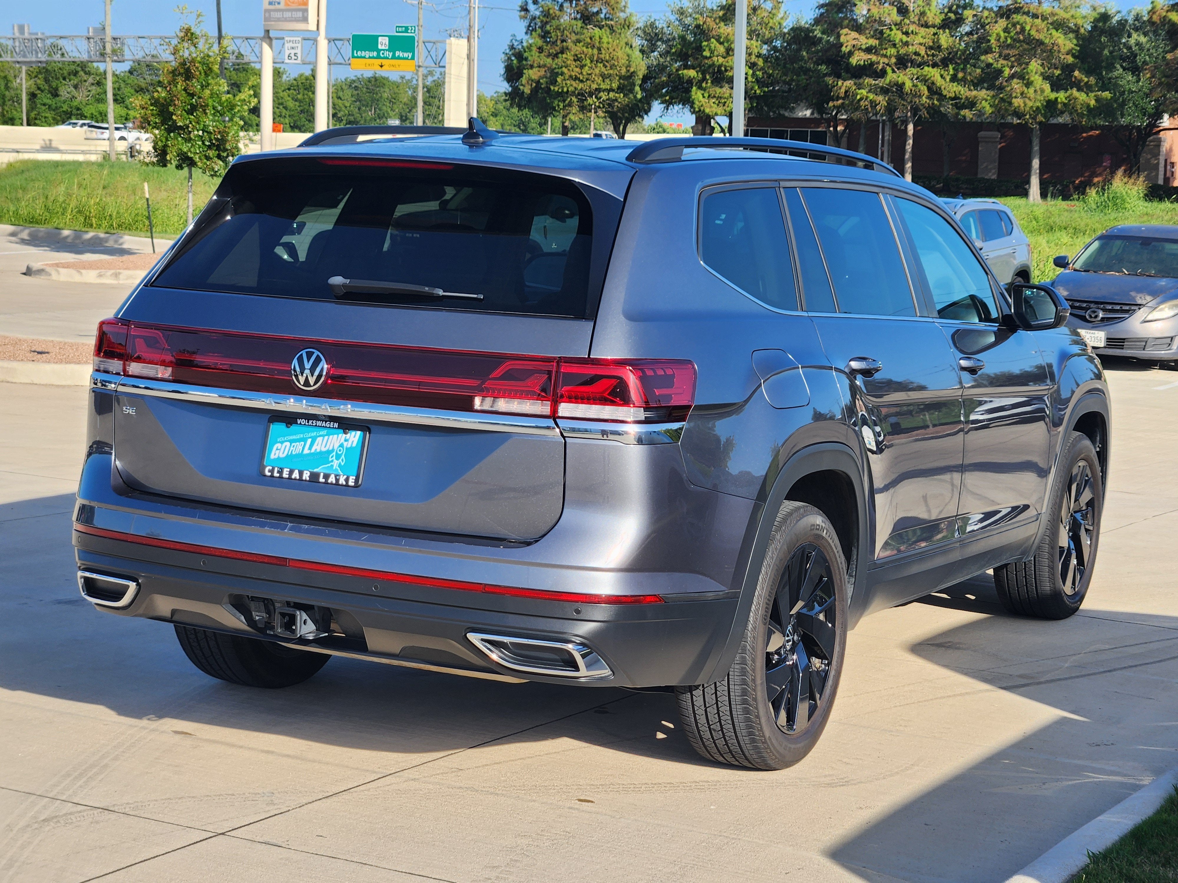 2024 Volkswagen Atlas 2.0T SE w/Technology