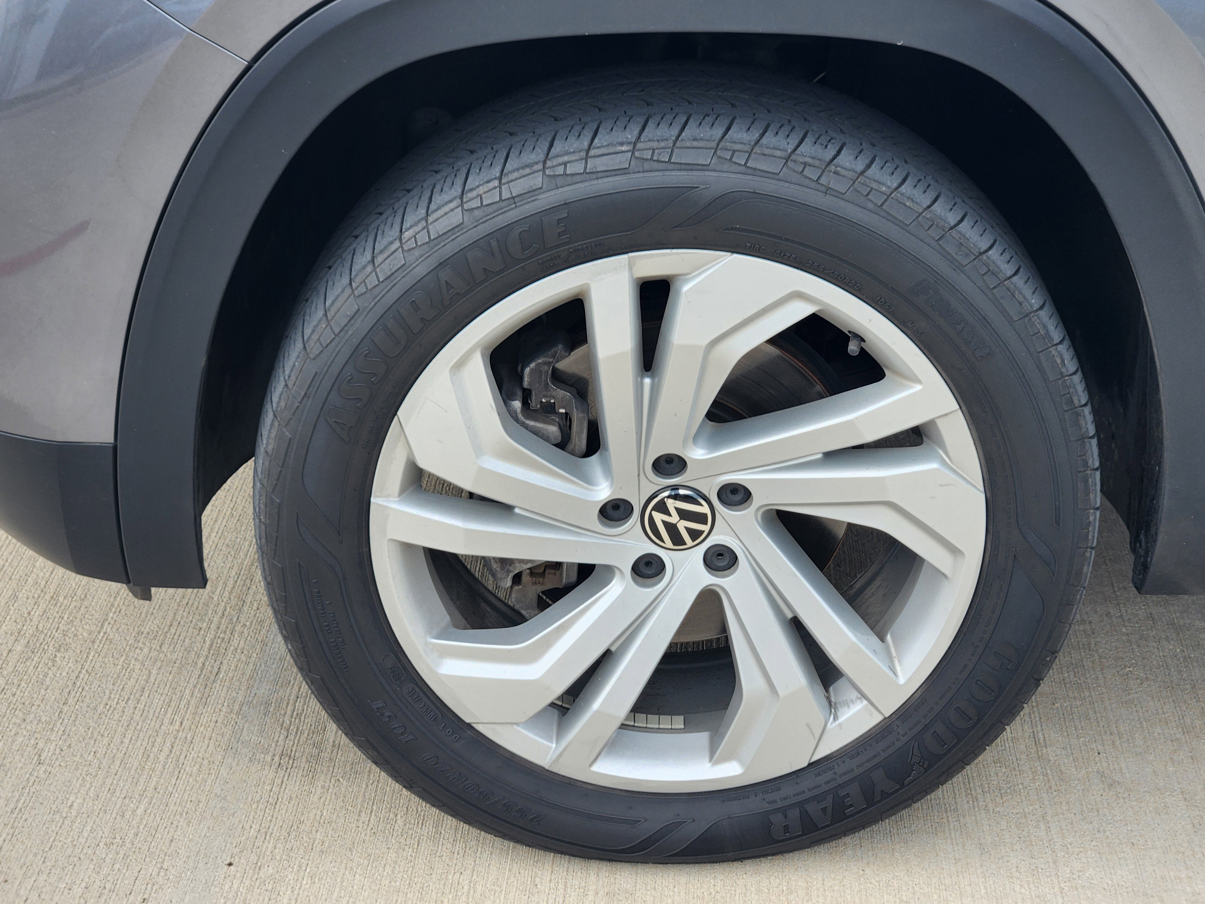 2023 Volkswagen Atlas 3.6L V6 SE w/Technology