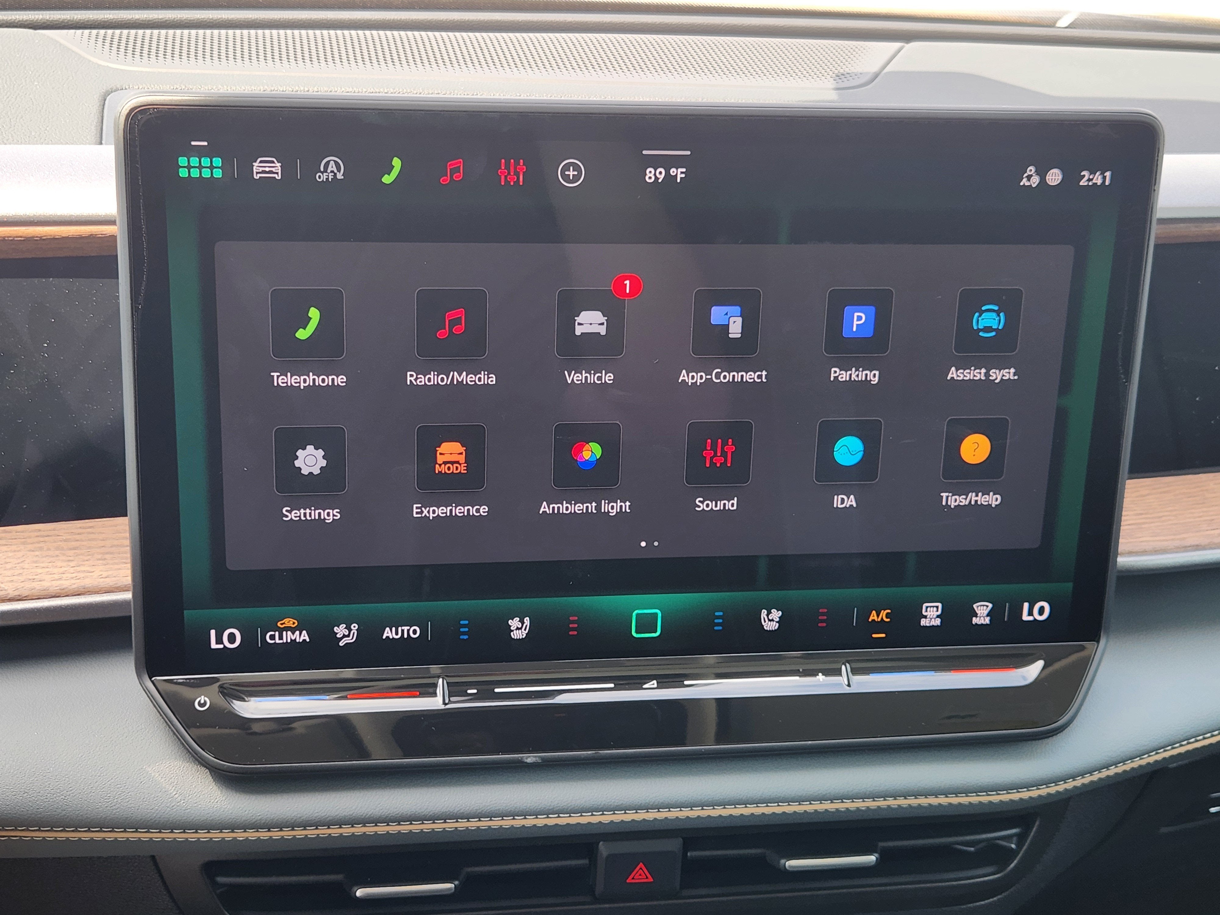2027 Volkswagen Atlas SE w/Technology