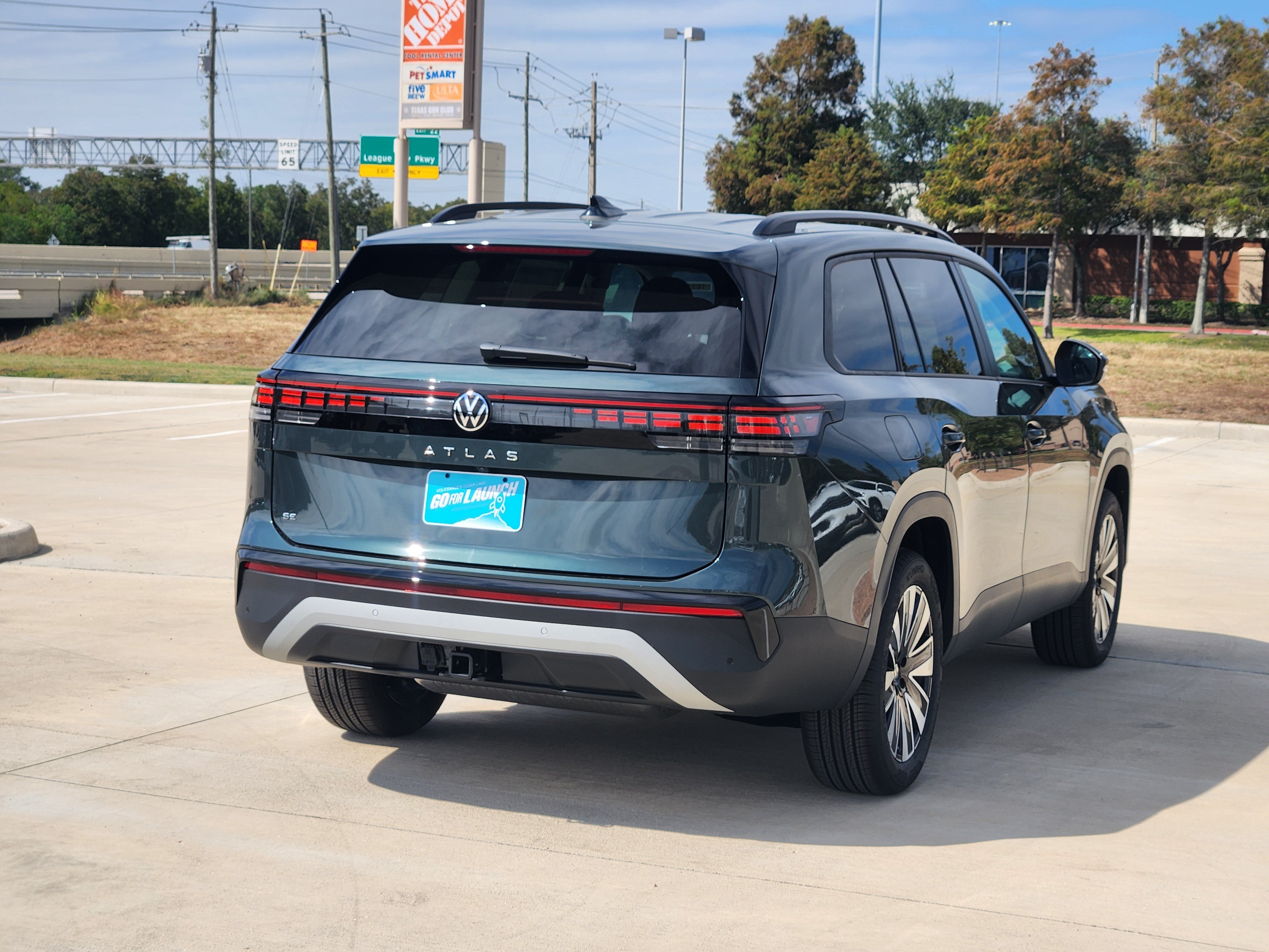 2027 Volkswagen Atlas SE w/Technology
