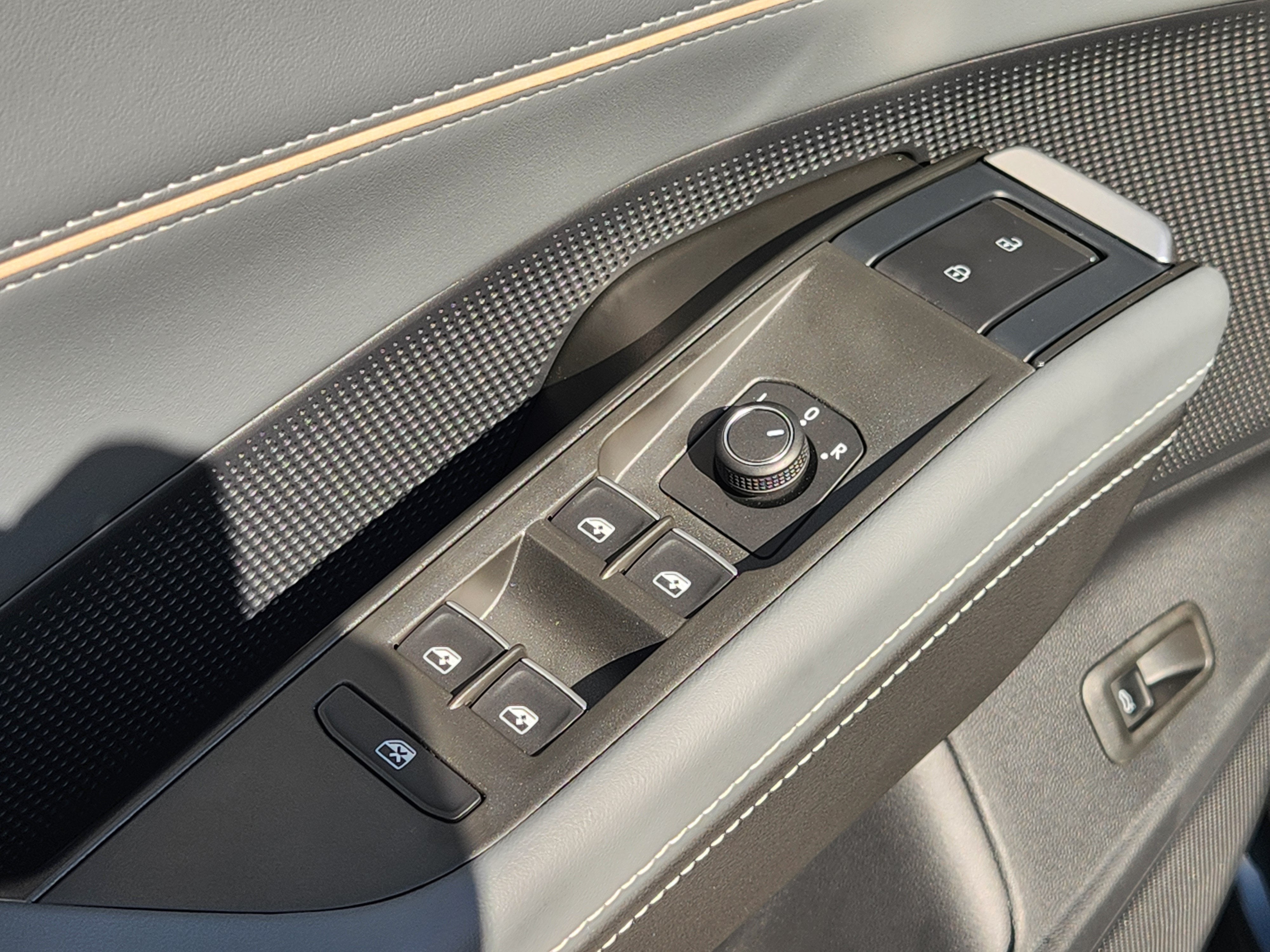 2027 Volkswagen Atlas SE w/Technology