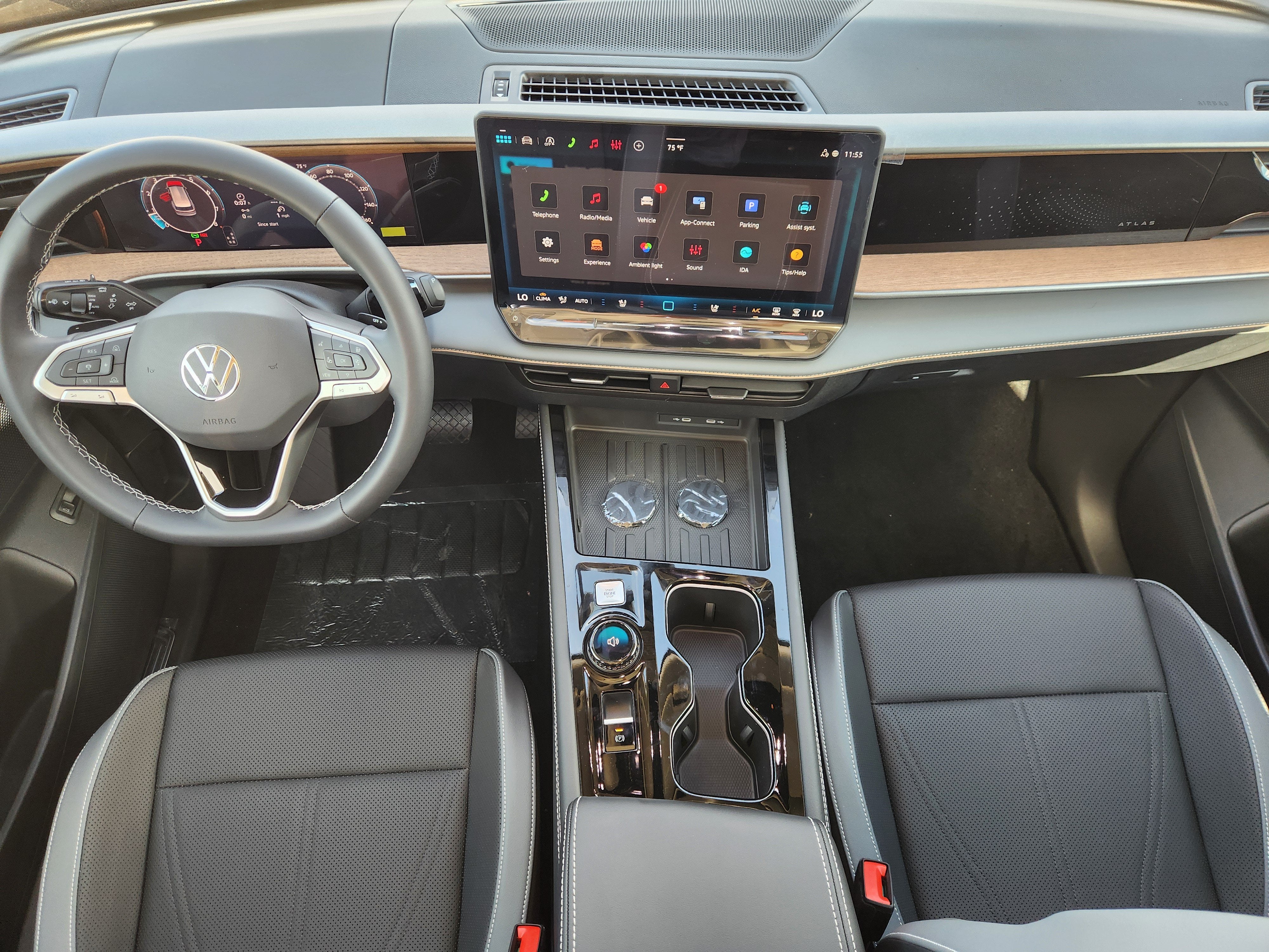 2027 Volkswagen Atlas SE w/Technology