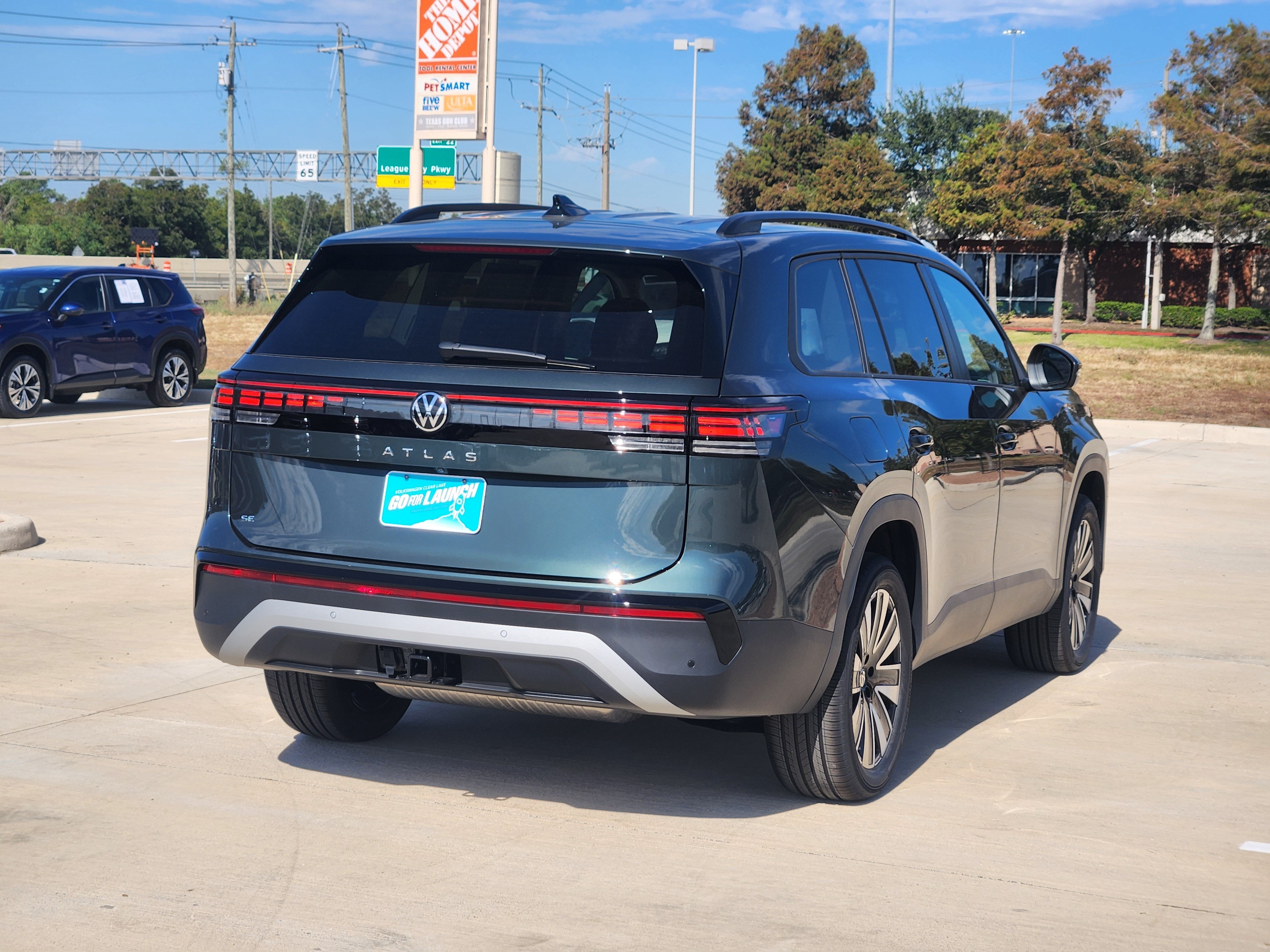 2027 Volkswagen Atlas SE w/Technology