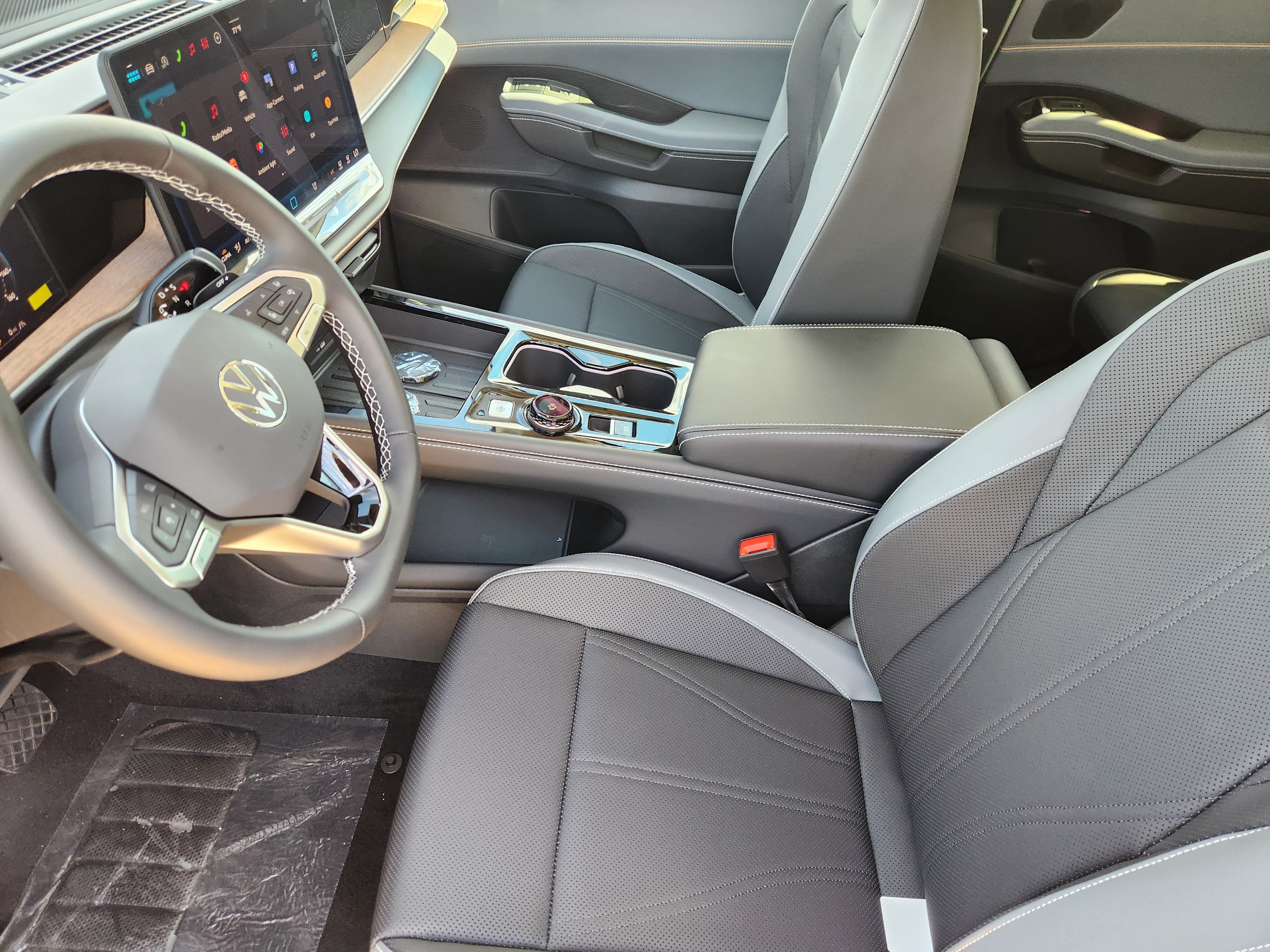 2027 Volkswagen Atlas SE w/Technology