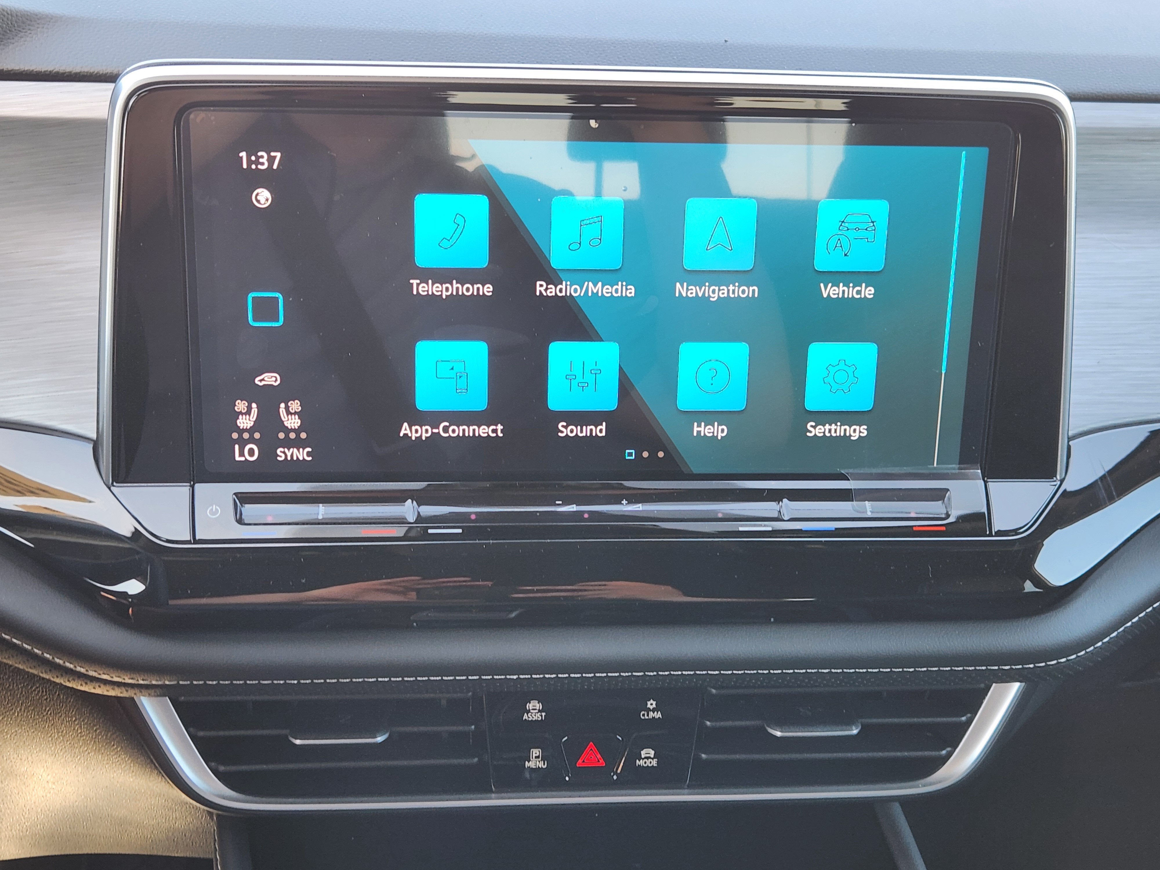 2026 Volkswagen Atlas Cross Sport 2.0T SE w/Technology