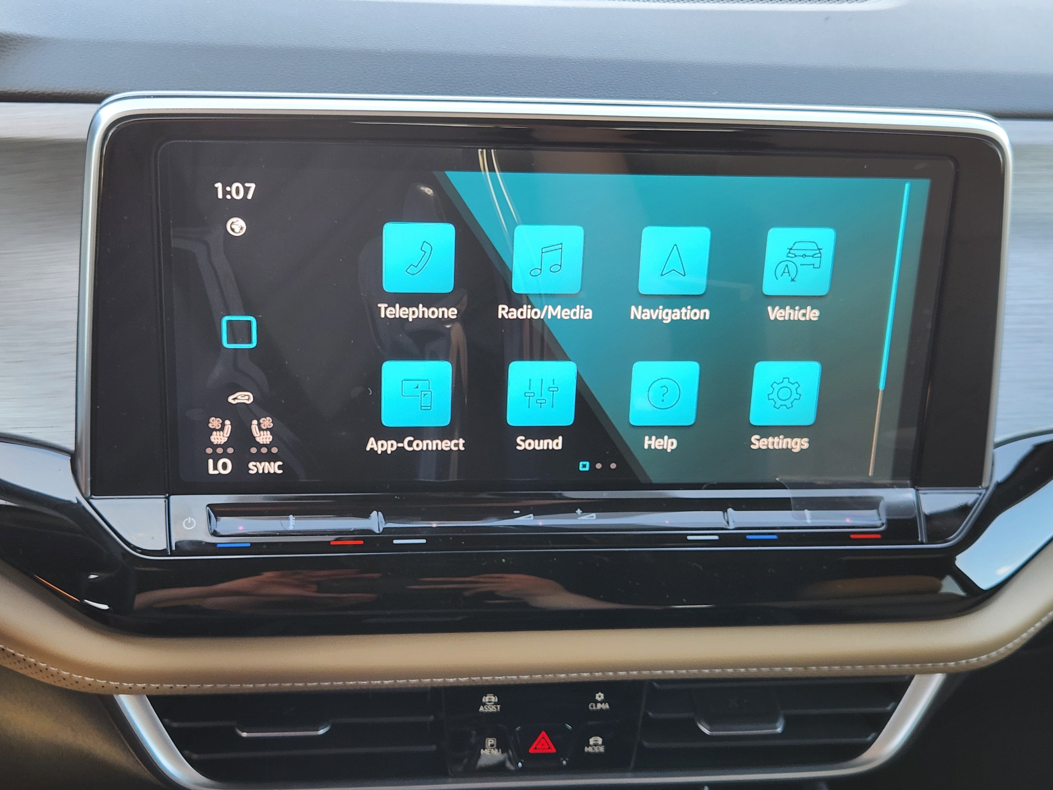 2026 Volkswagen Atlas Cross Sport 2.0T SE w/Technology