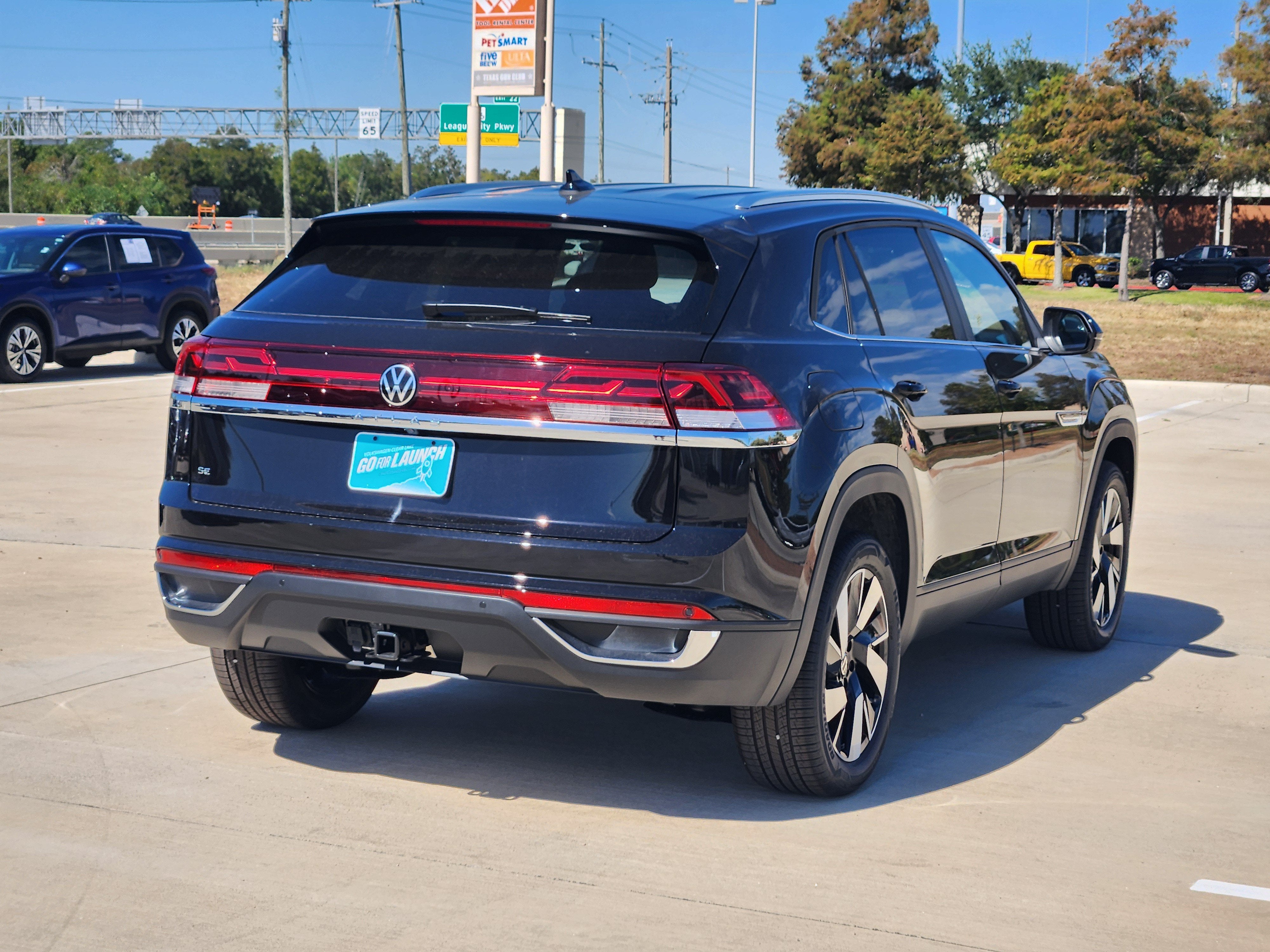 2026 Volkswagen Atlas Cross Sport 2.0T SE w/Technology