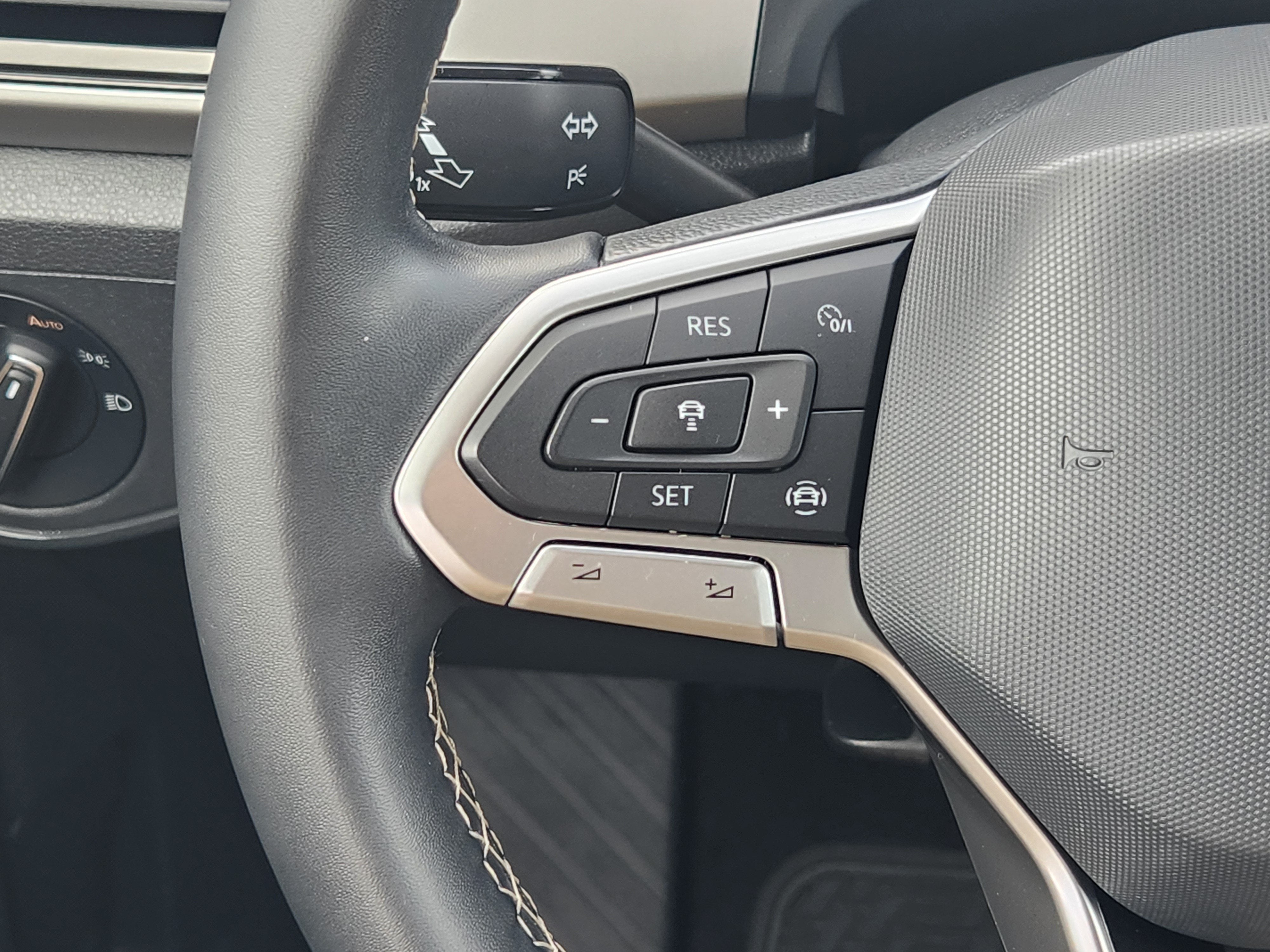2022 Volkswagen Atlas Cross Sport 2.0T SE w/Technology