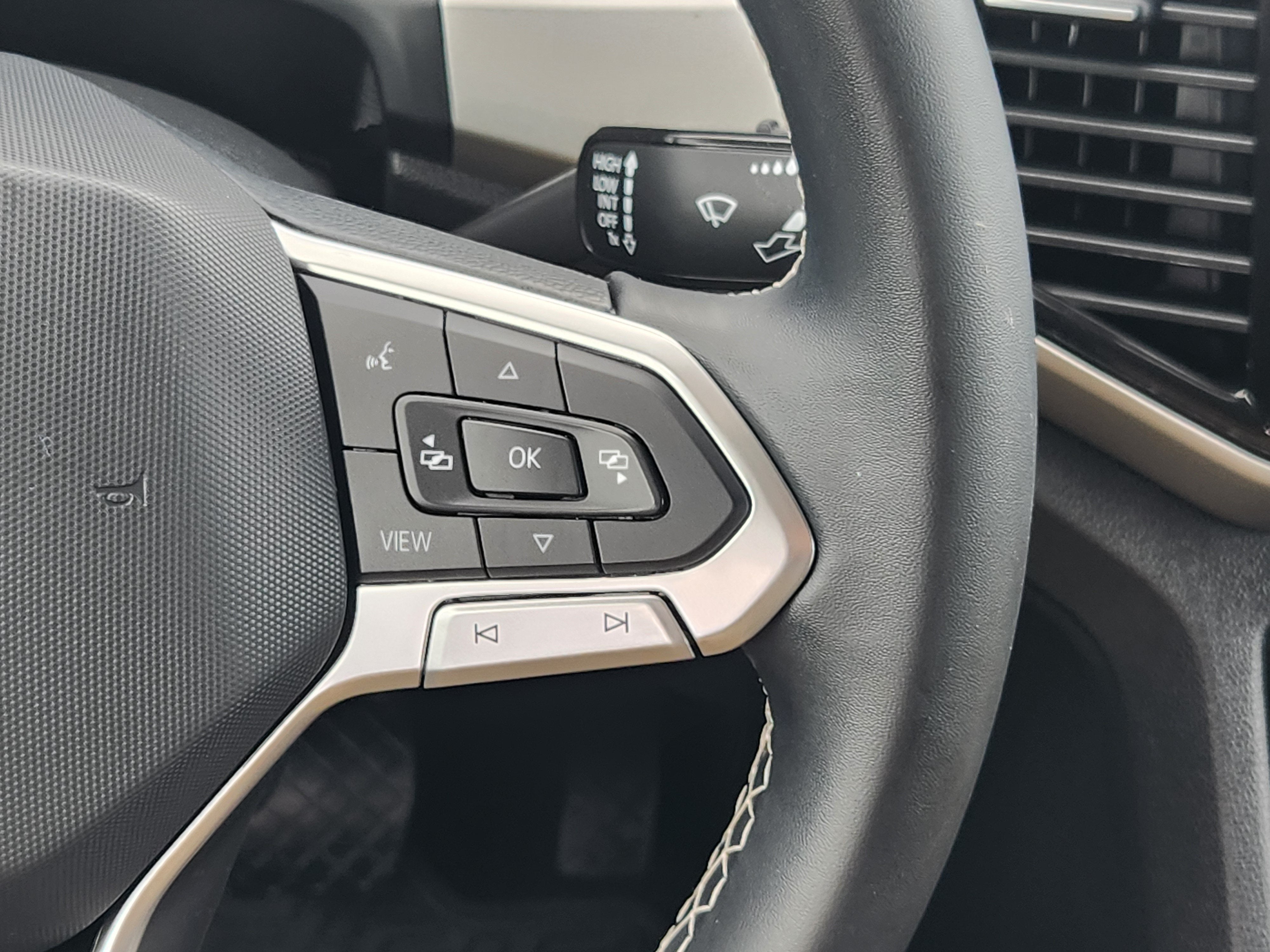 2022 Volkswagen Atlas Cross Sport 2.0T SE w/Technology