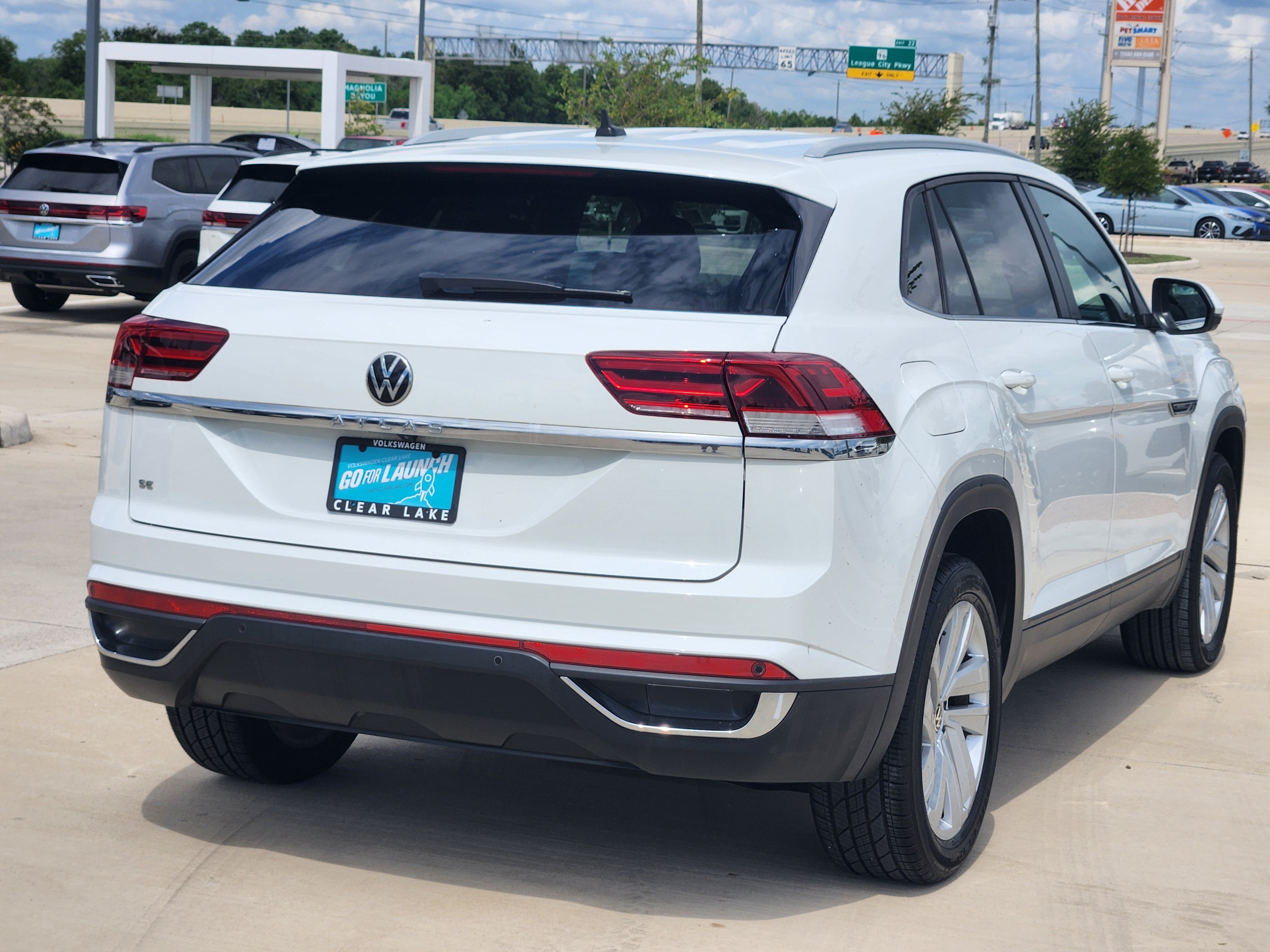 2022 Volkswagen Atlas Cross Sport 2.0T SE w/Technology