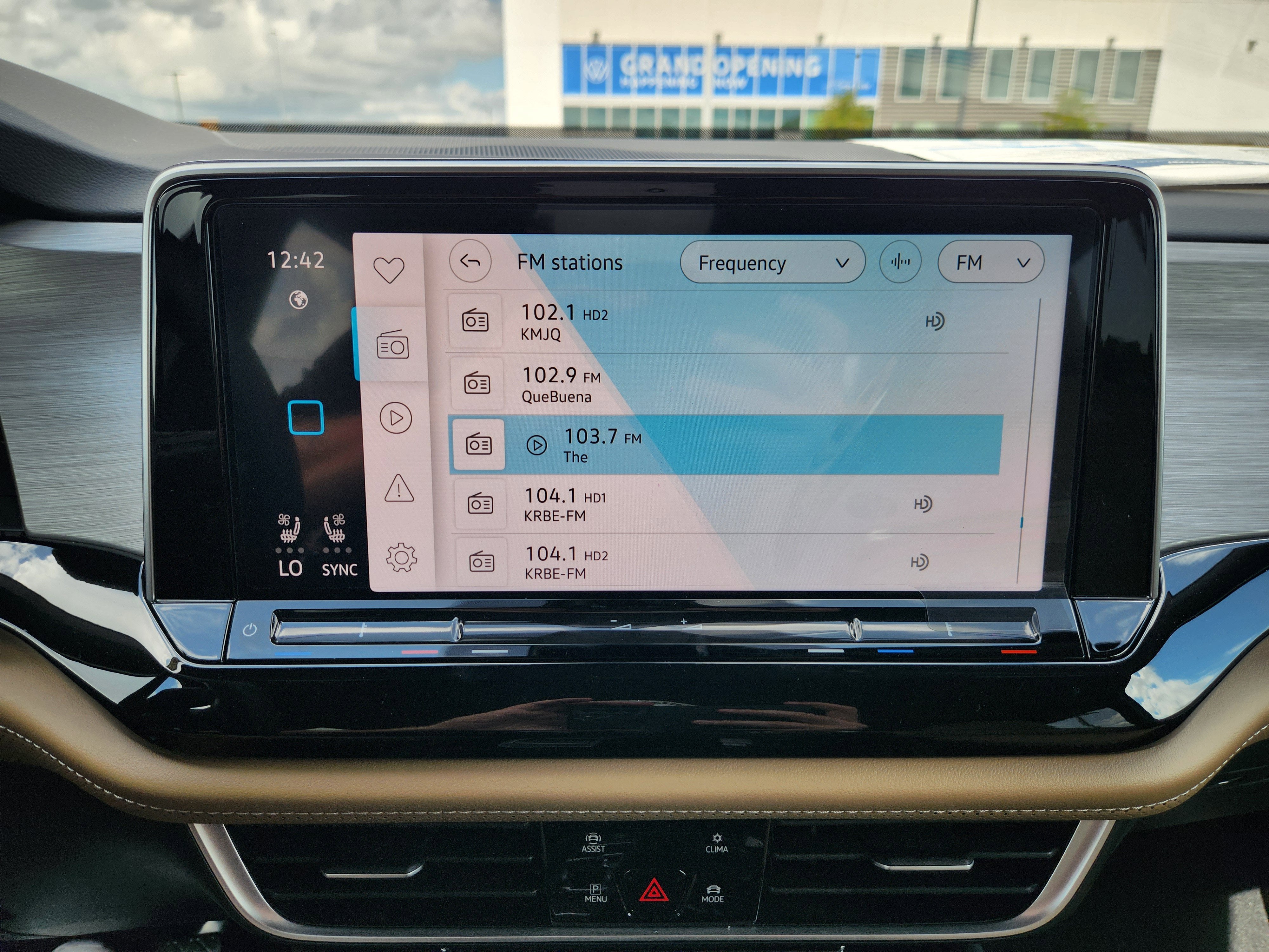 2026 Volkswagen Atlas Cross Sport 2.0T SE w/Technology