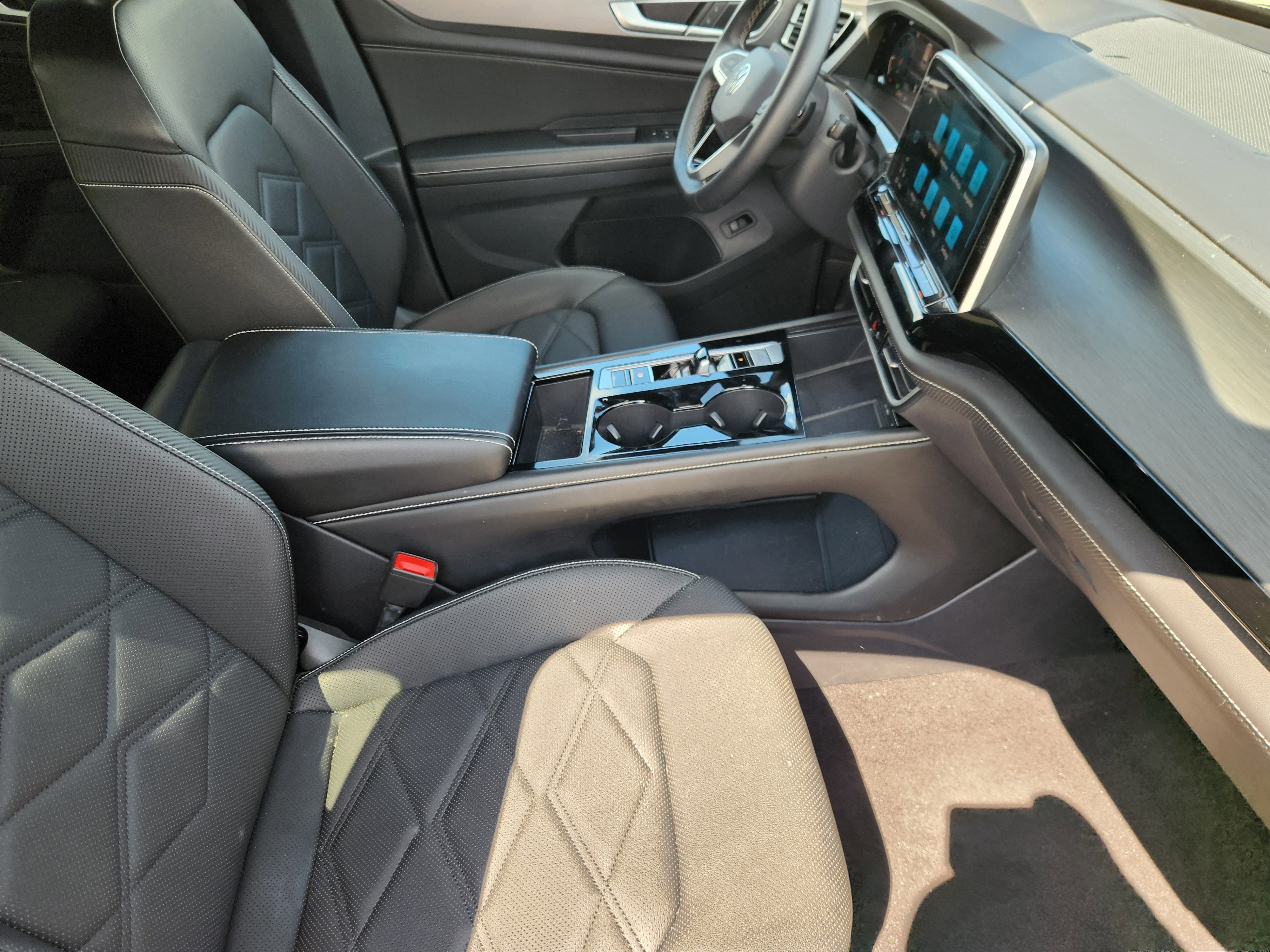 2024 Volkswagen Atlas Cross Sport 2.0T SE w/Technology