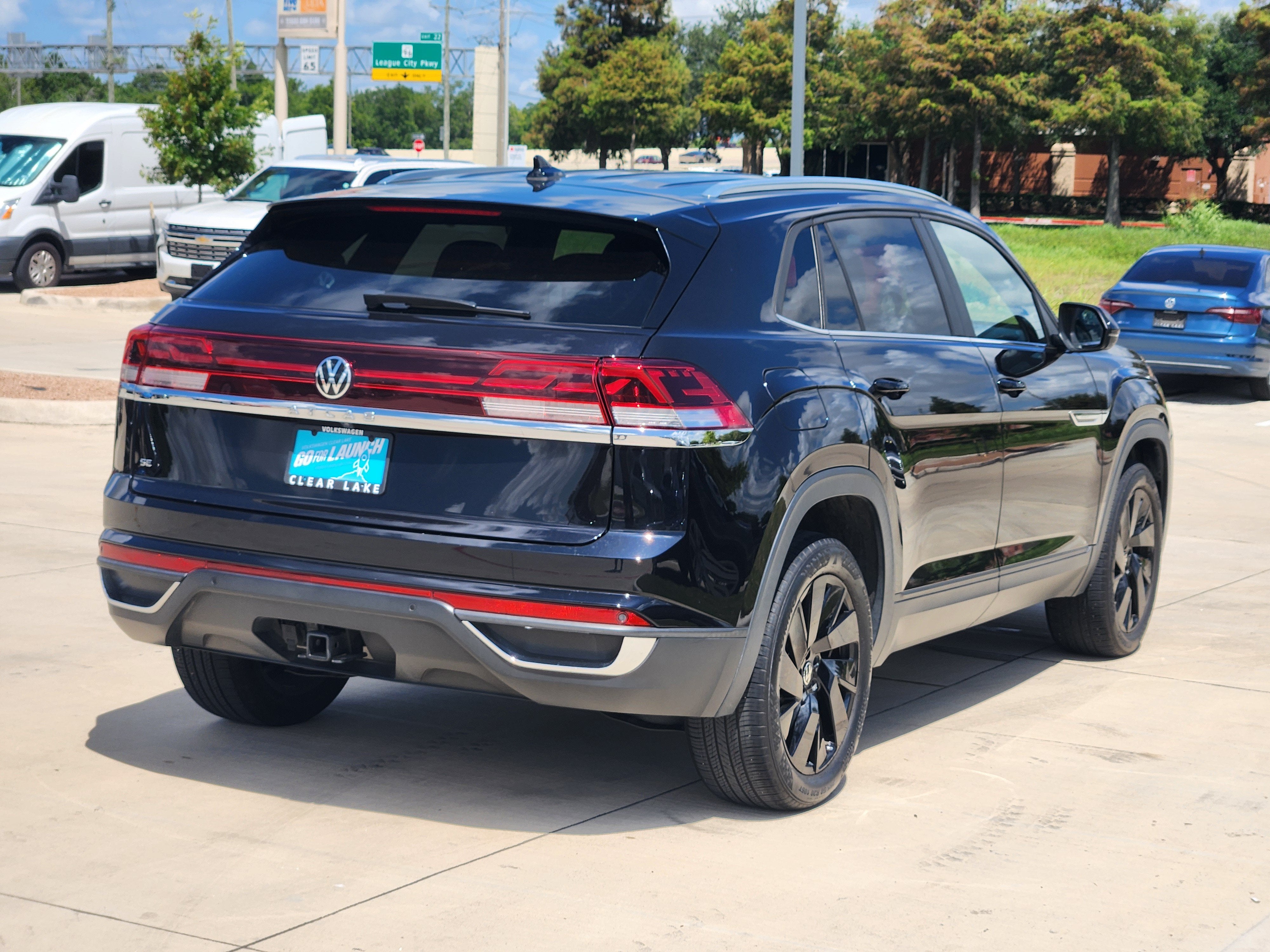 2024 Volkswagen Atlas Cross Sport 2.0T SE w/Technology