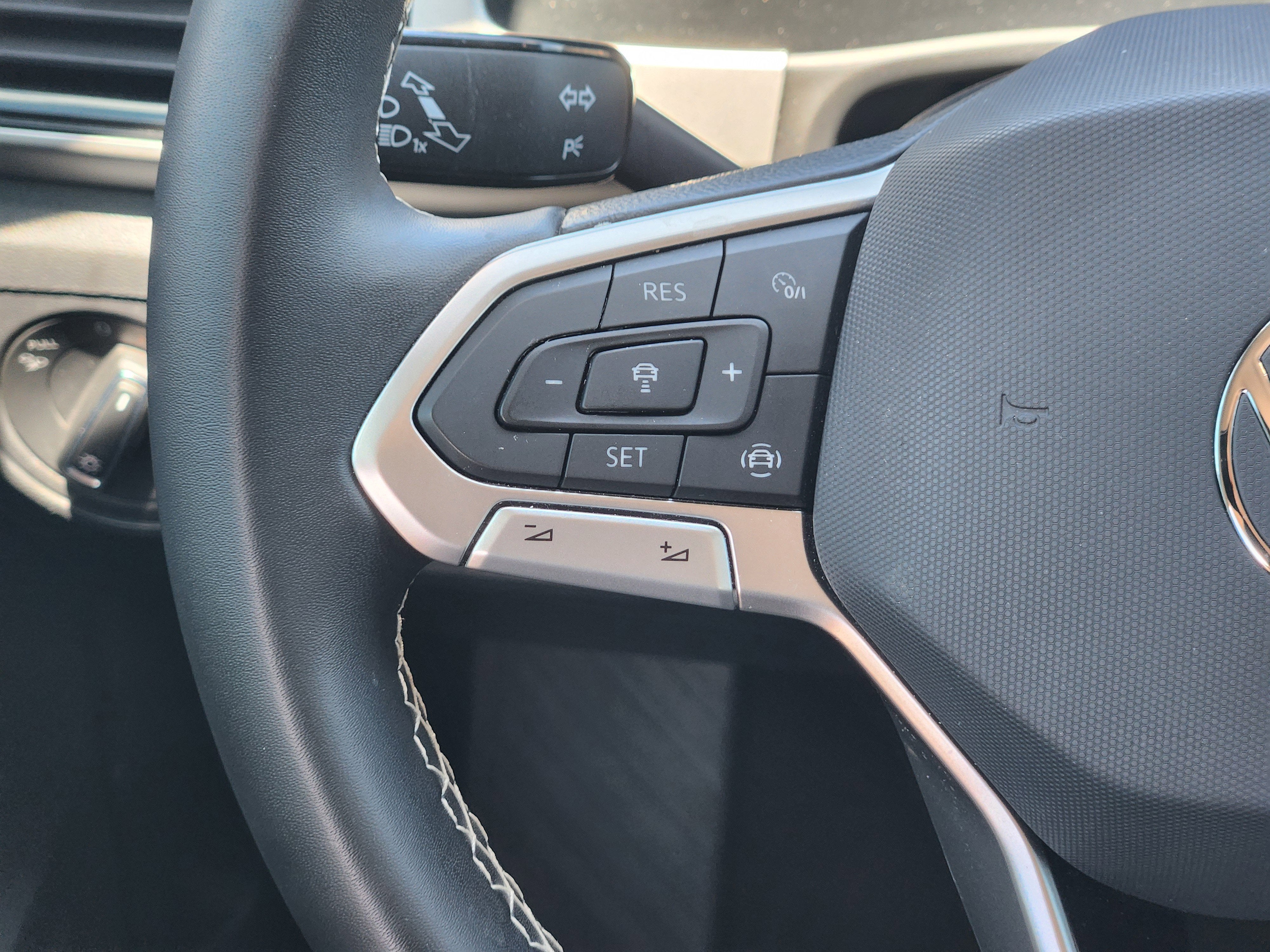 2023 Volkswagen Atlas 2.0T SE w/Technology