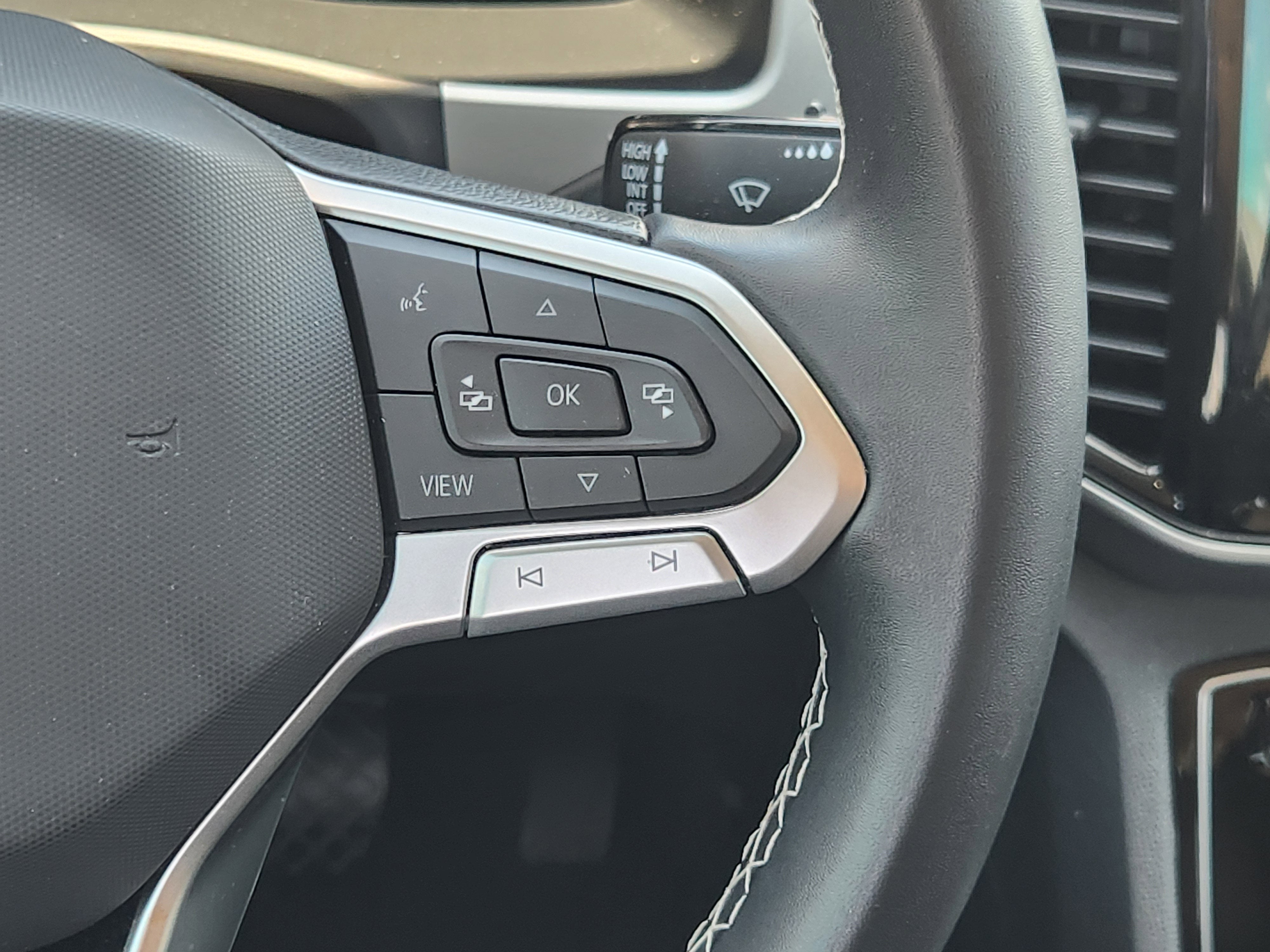 2023 Volkswagen Atlas 2.0T SE w/Technology