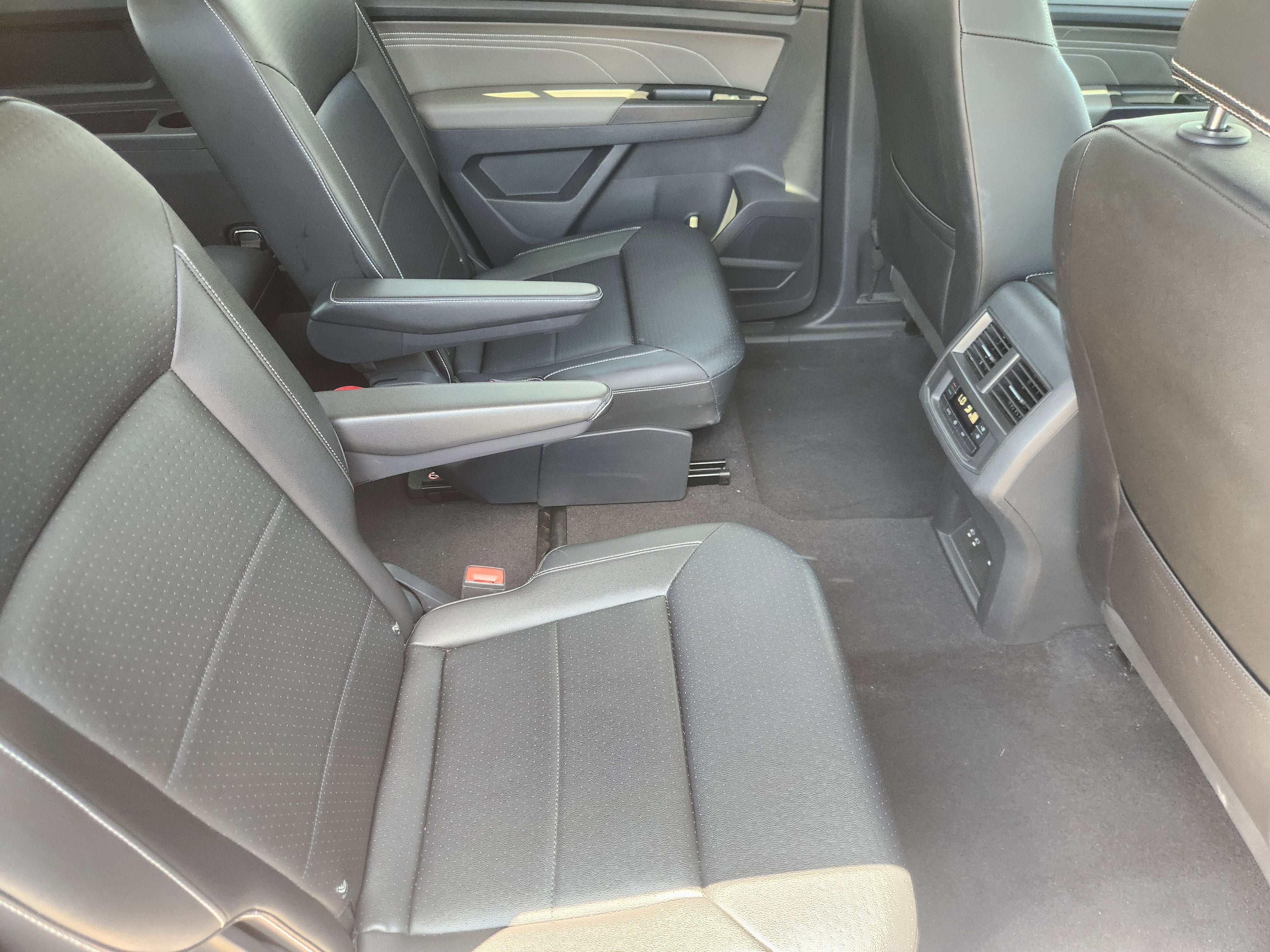 2023 Volkswagen Atlas 2.0T SE w/Technology