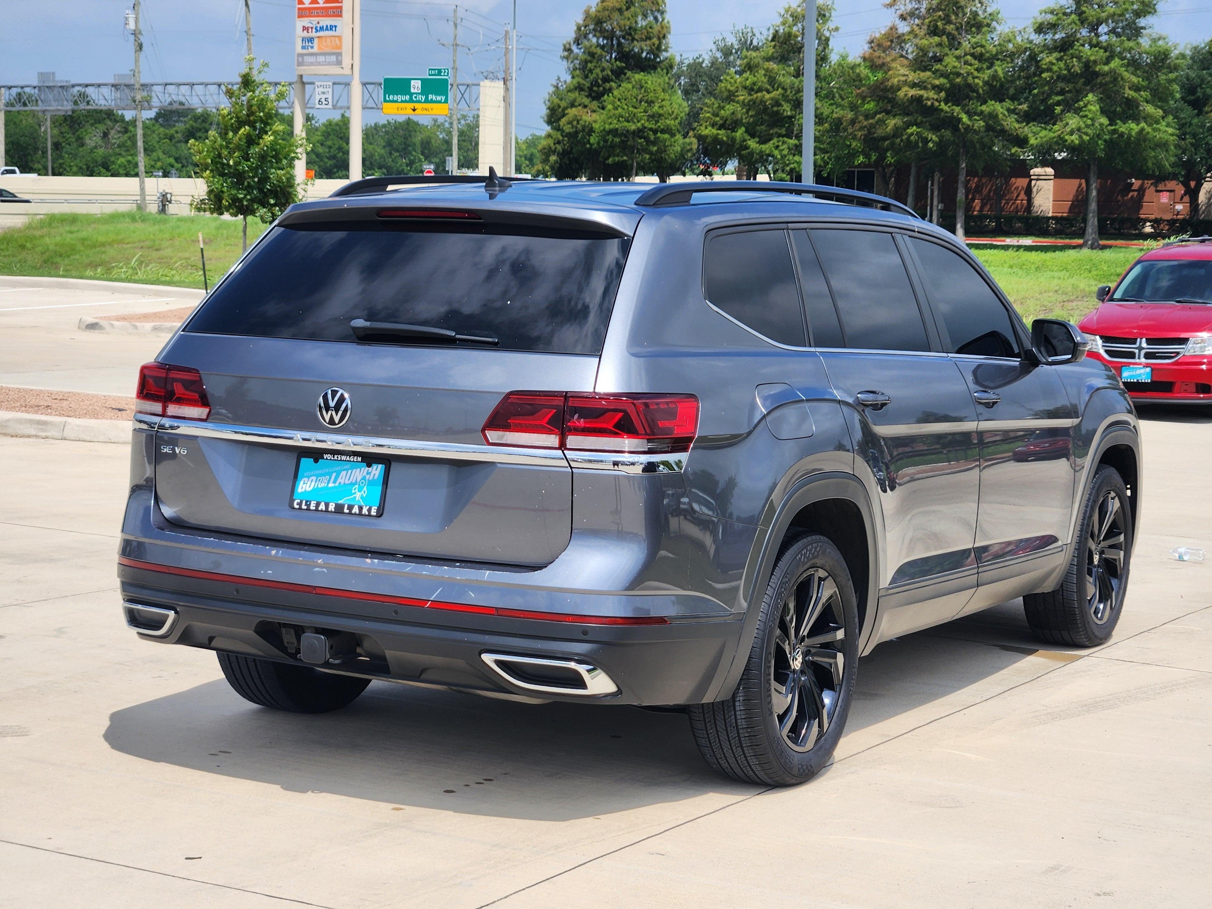 2023 Volkswagen Atlas 3.6L V6 SE w/Technology