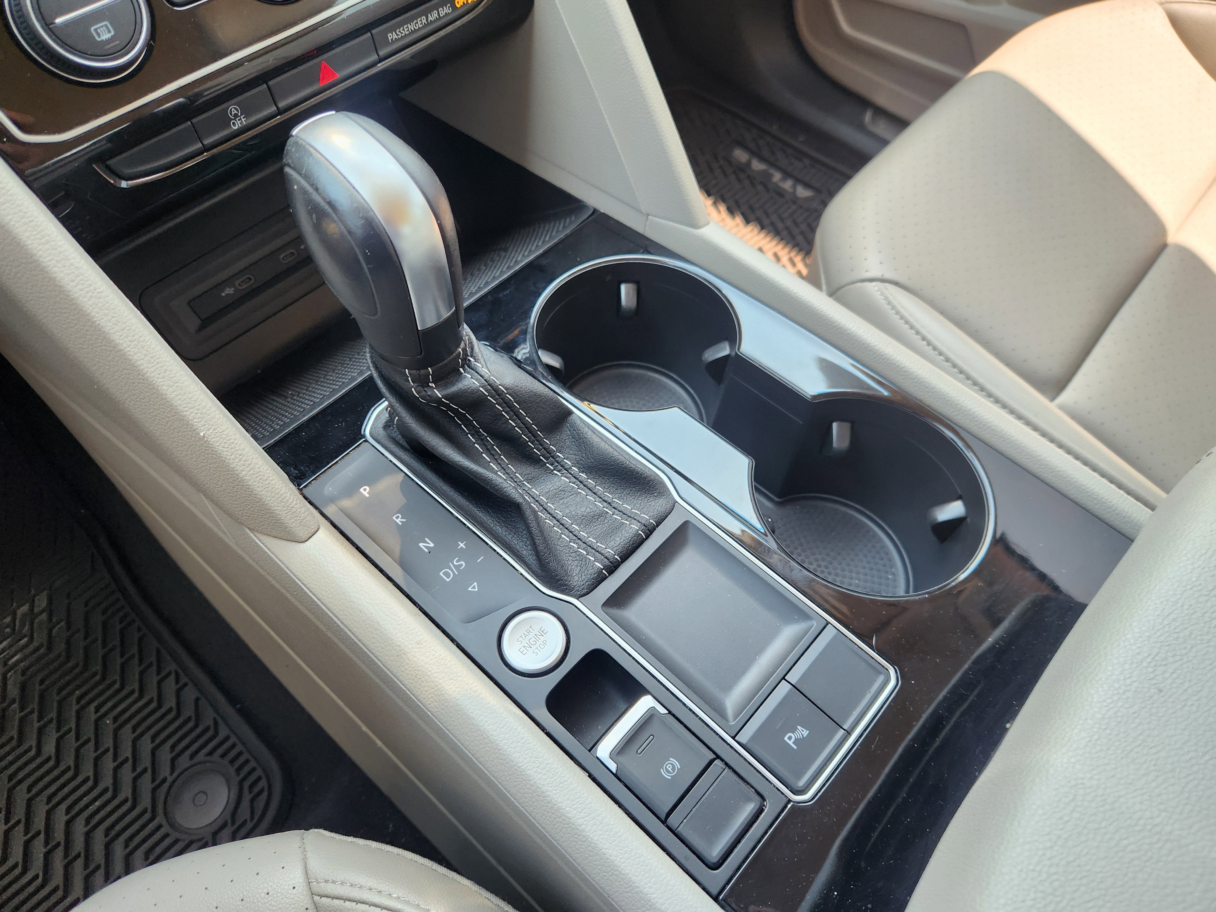 2022 Volkswagen Atlas 3.6L V6 SE w/Technology