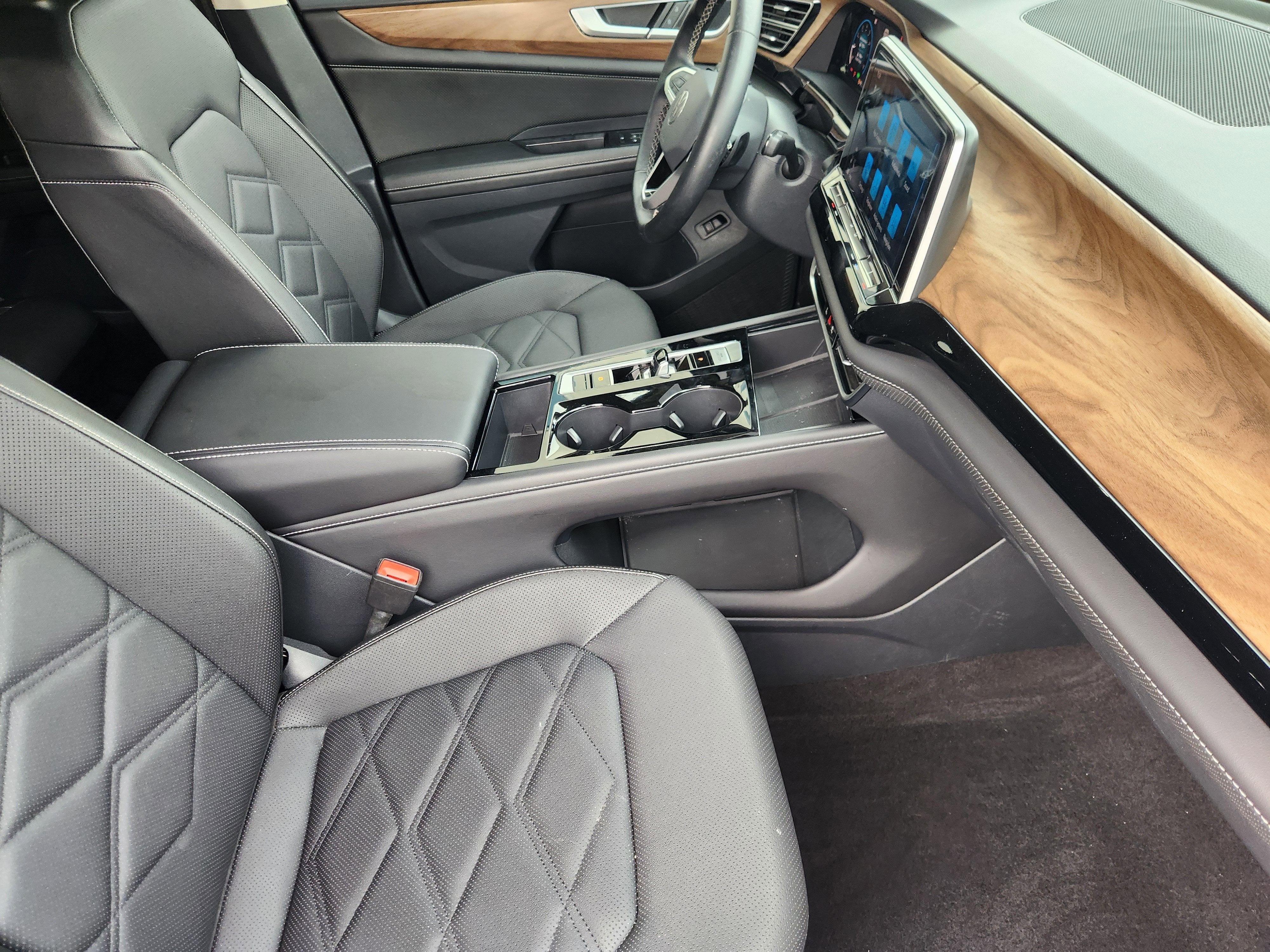 2024 Volkswagen Atlas 2.0T SE w/Technology