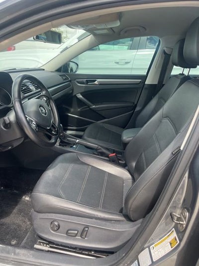 2017 Volkswagen Passat R-Line w/Comfort Pkg