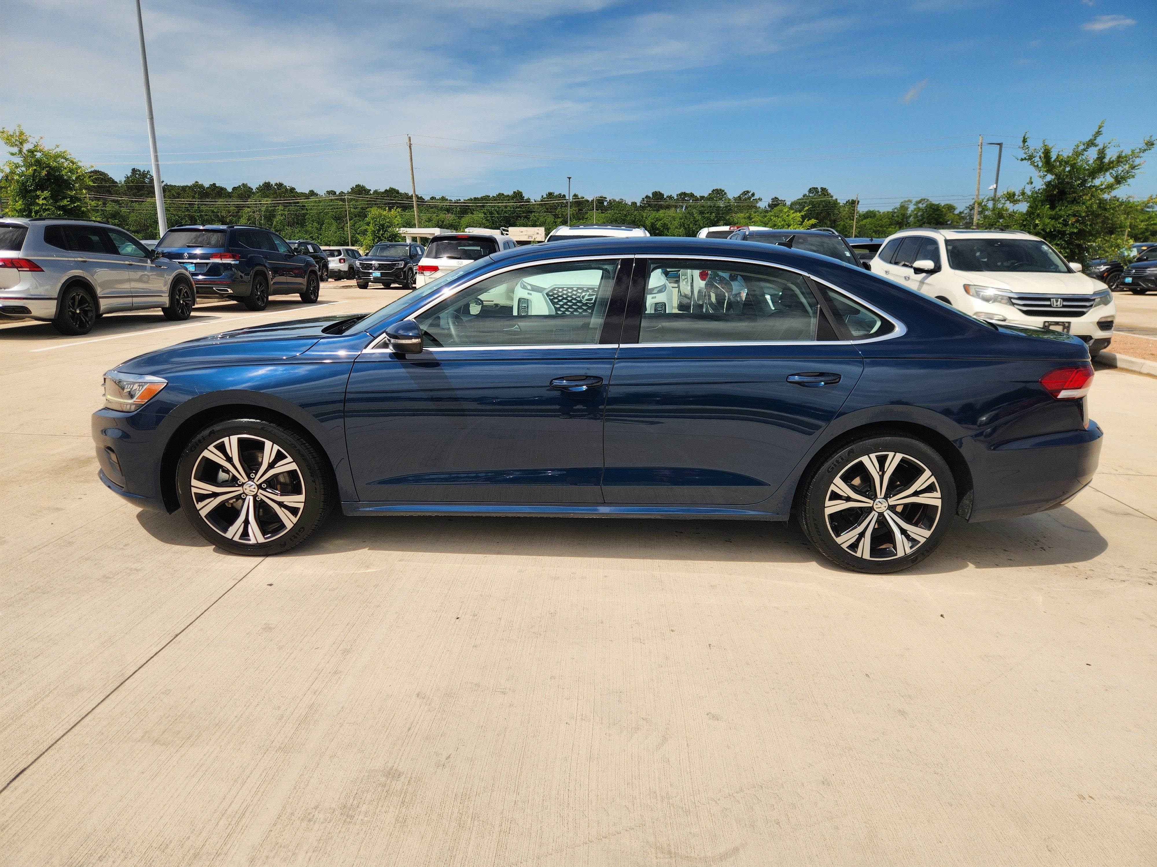 2022 Volkswagen Passat 2.0T SE