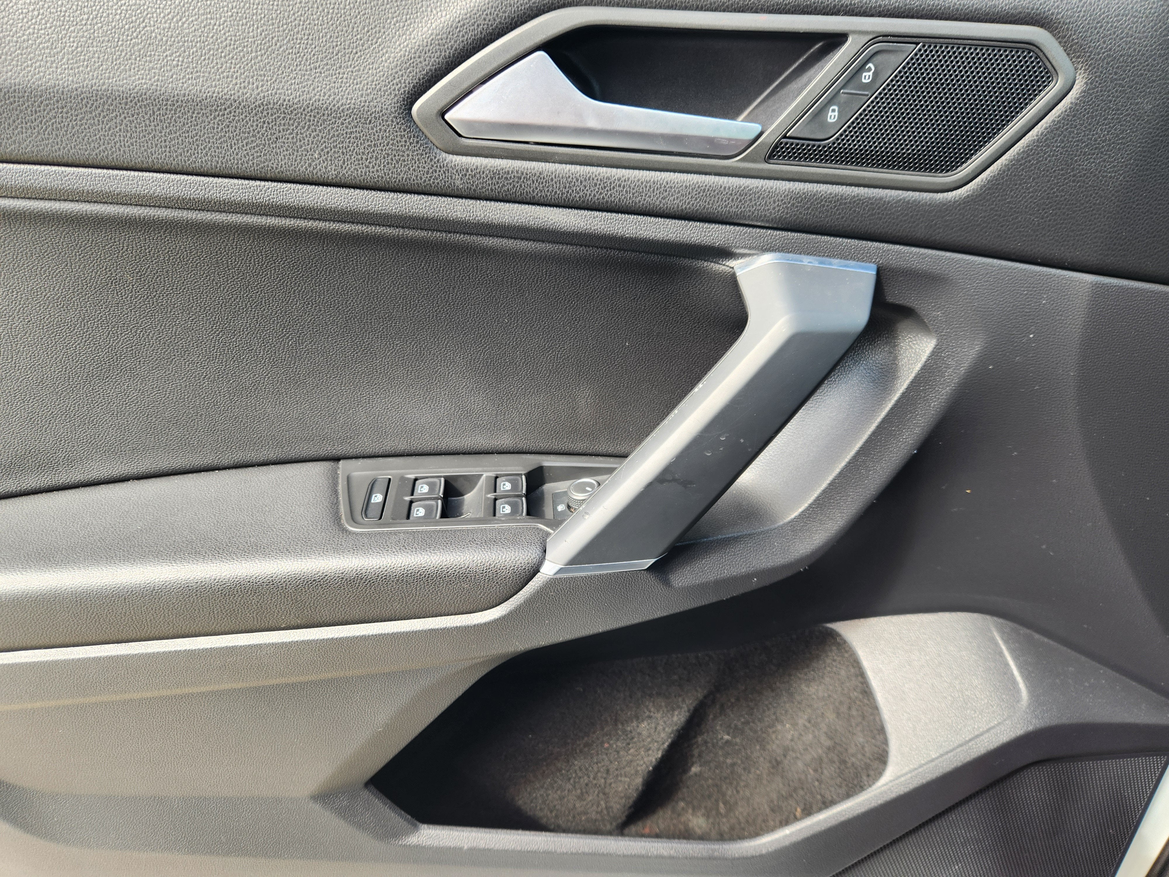 2020 Volkswagen Tiguan SE R-Line Black