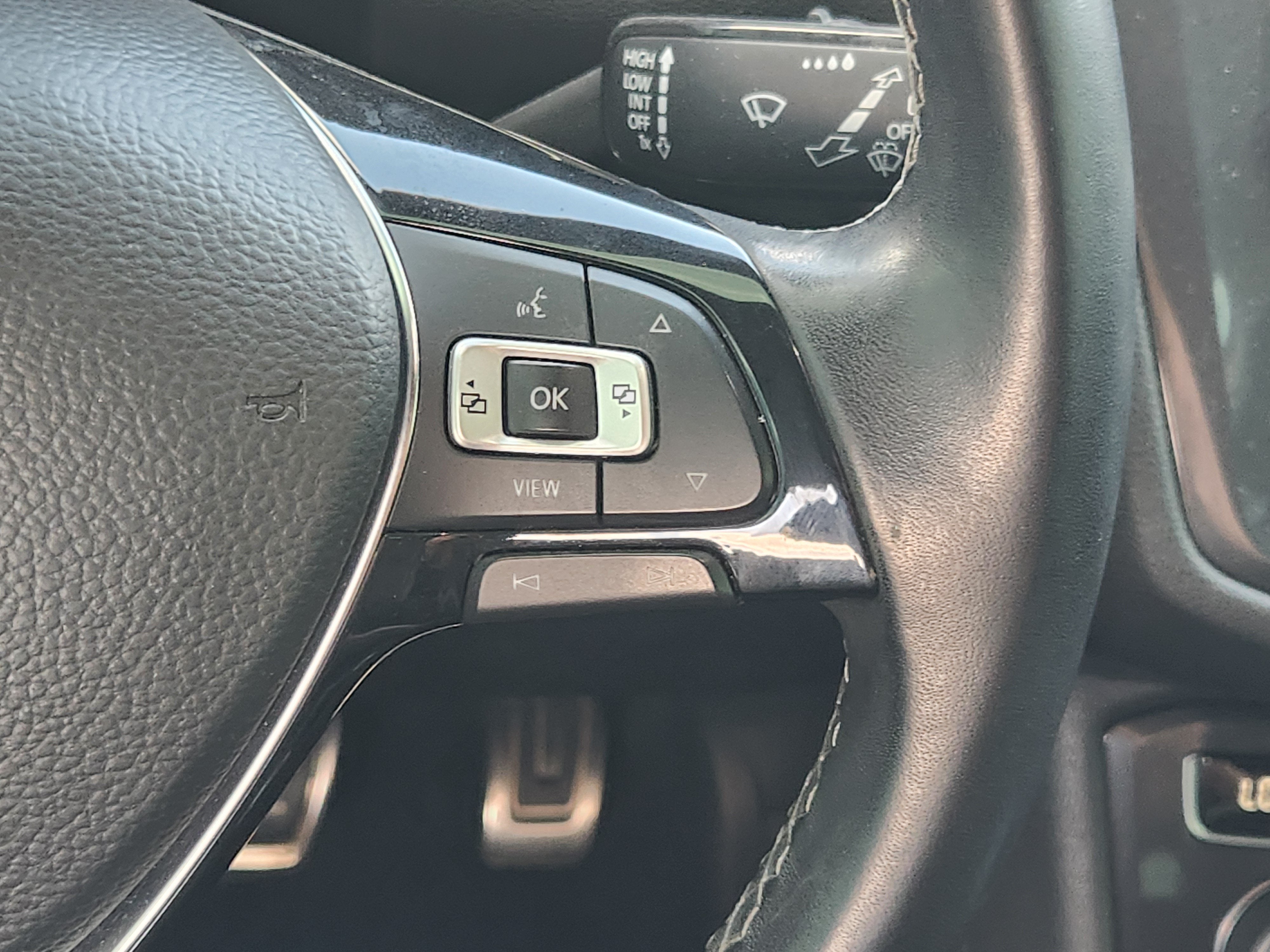 2020 Volkswagen Tiguan SE R-Line Black